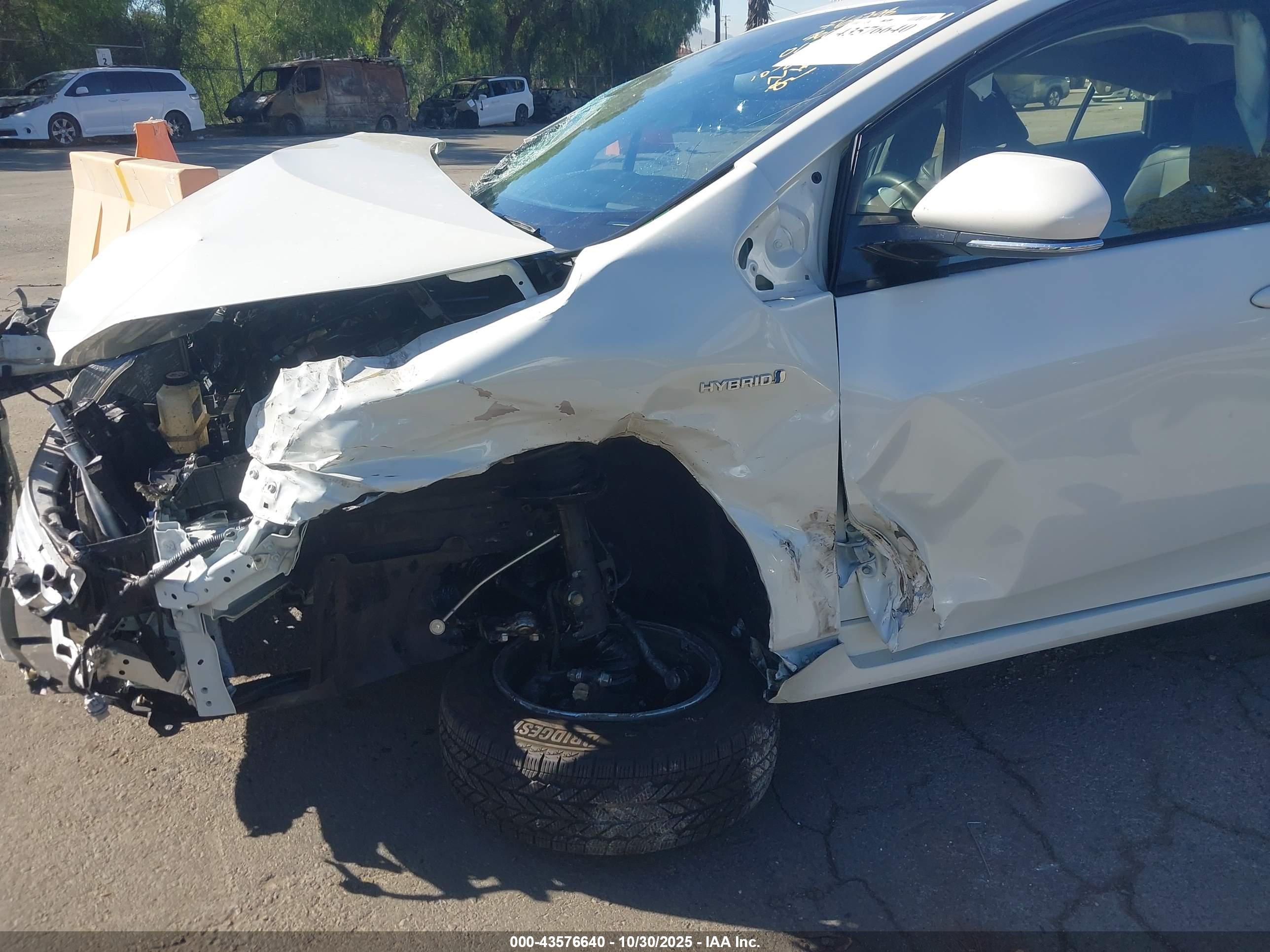 TOYOTA PRIUS image 6
