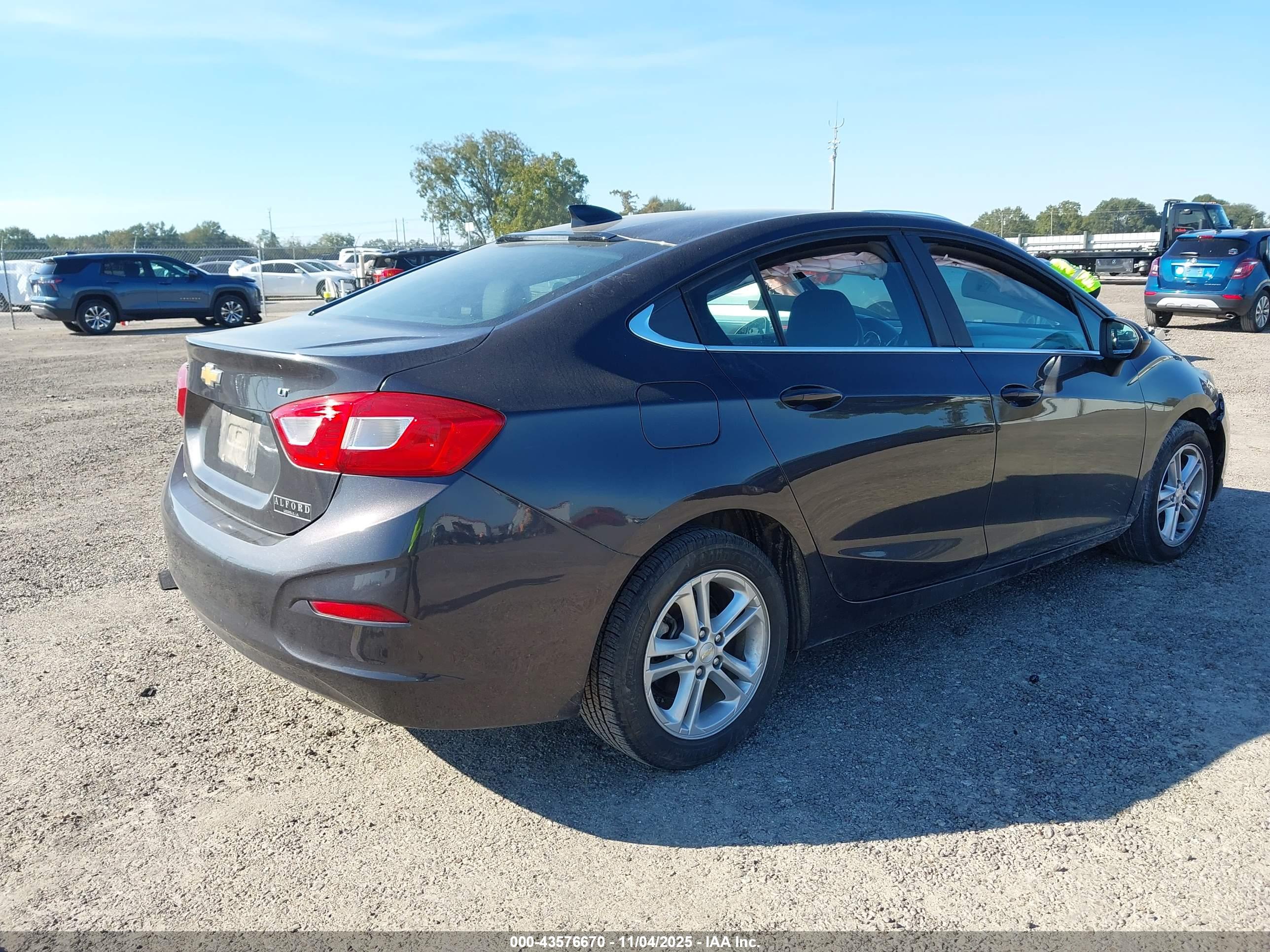 CHEVROLET CRUZE image 4