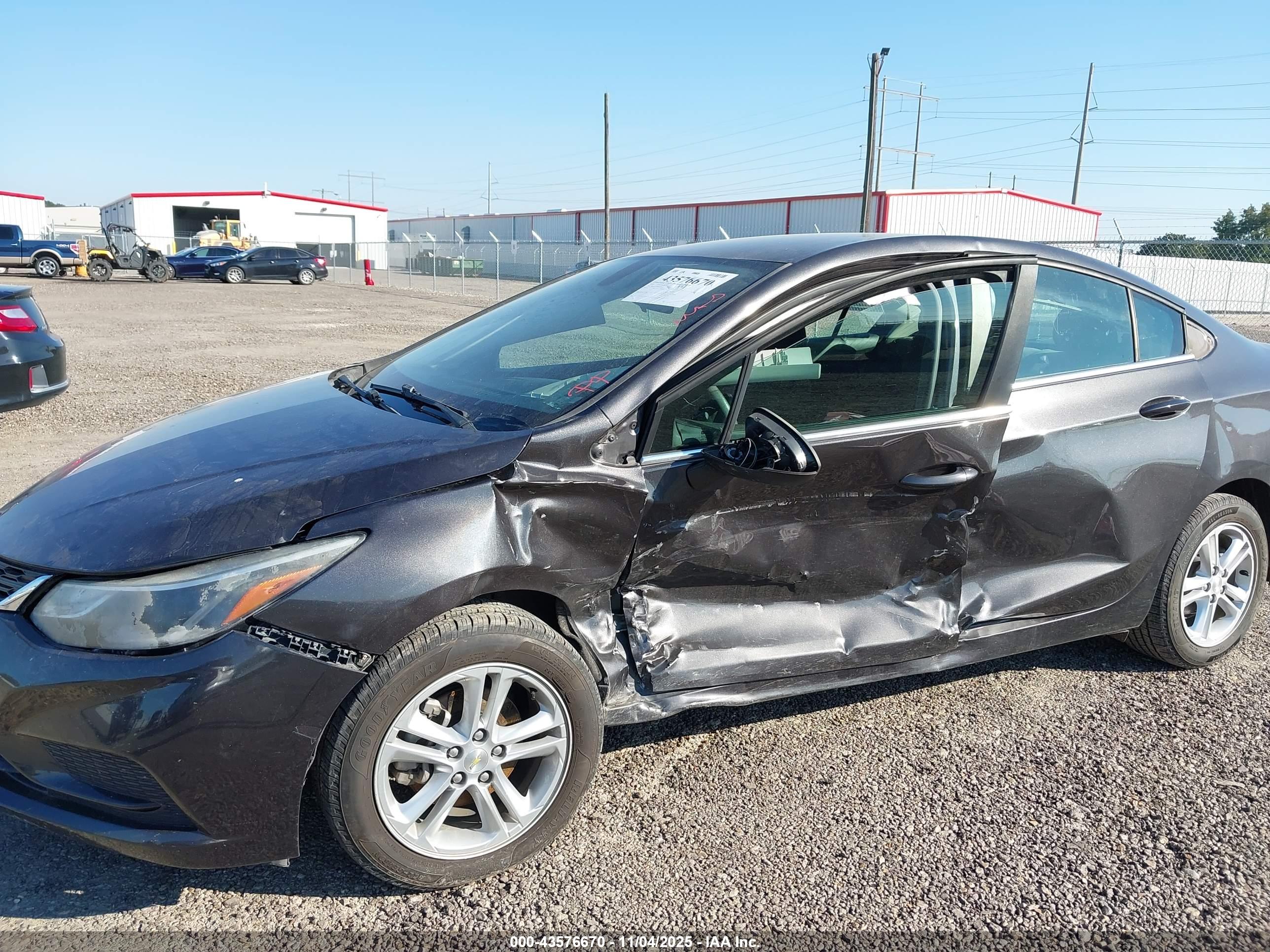 CHEVROLET CRUZE image 6