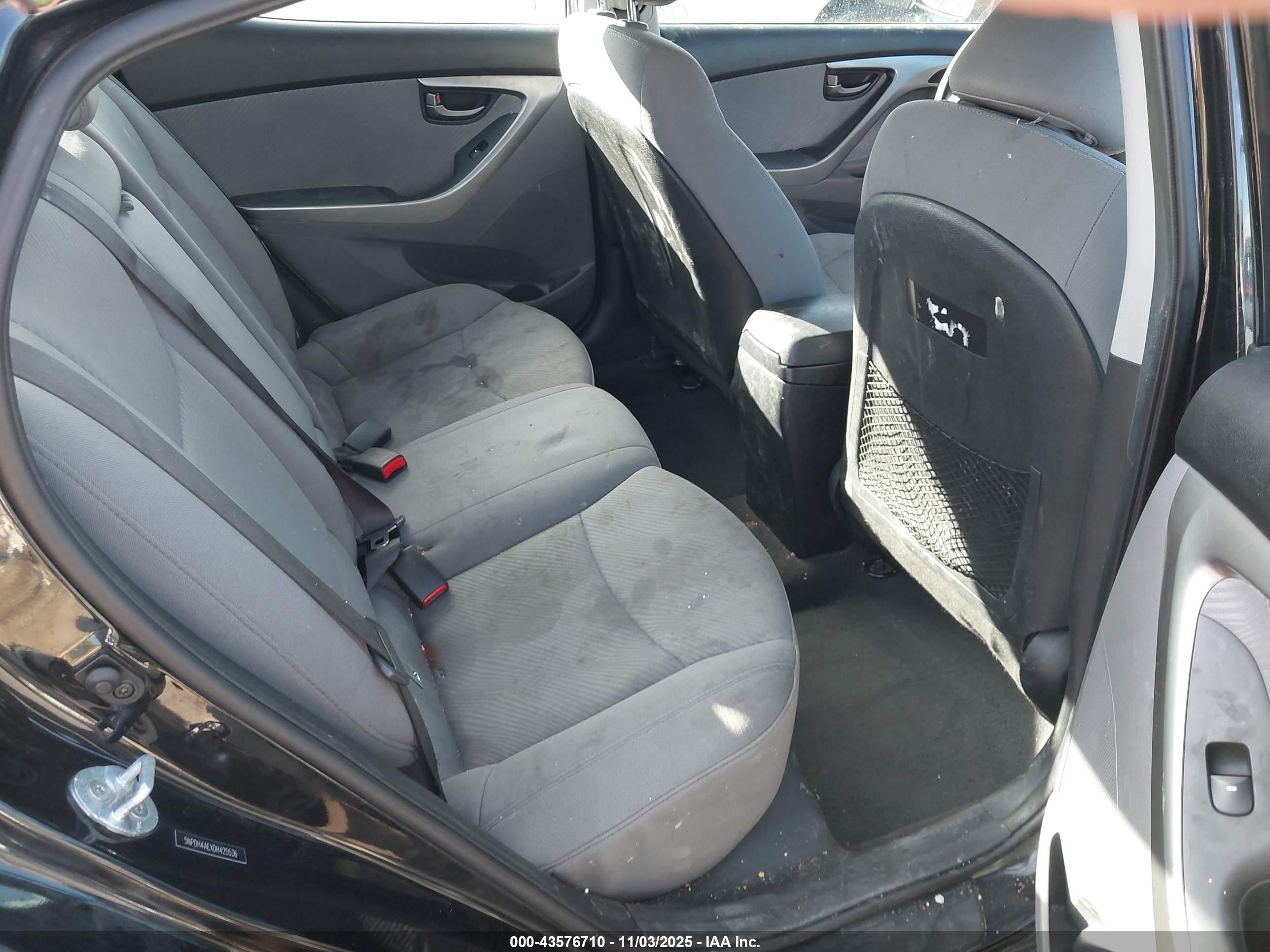 HYUNDAI ELANTRA image 8