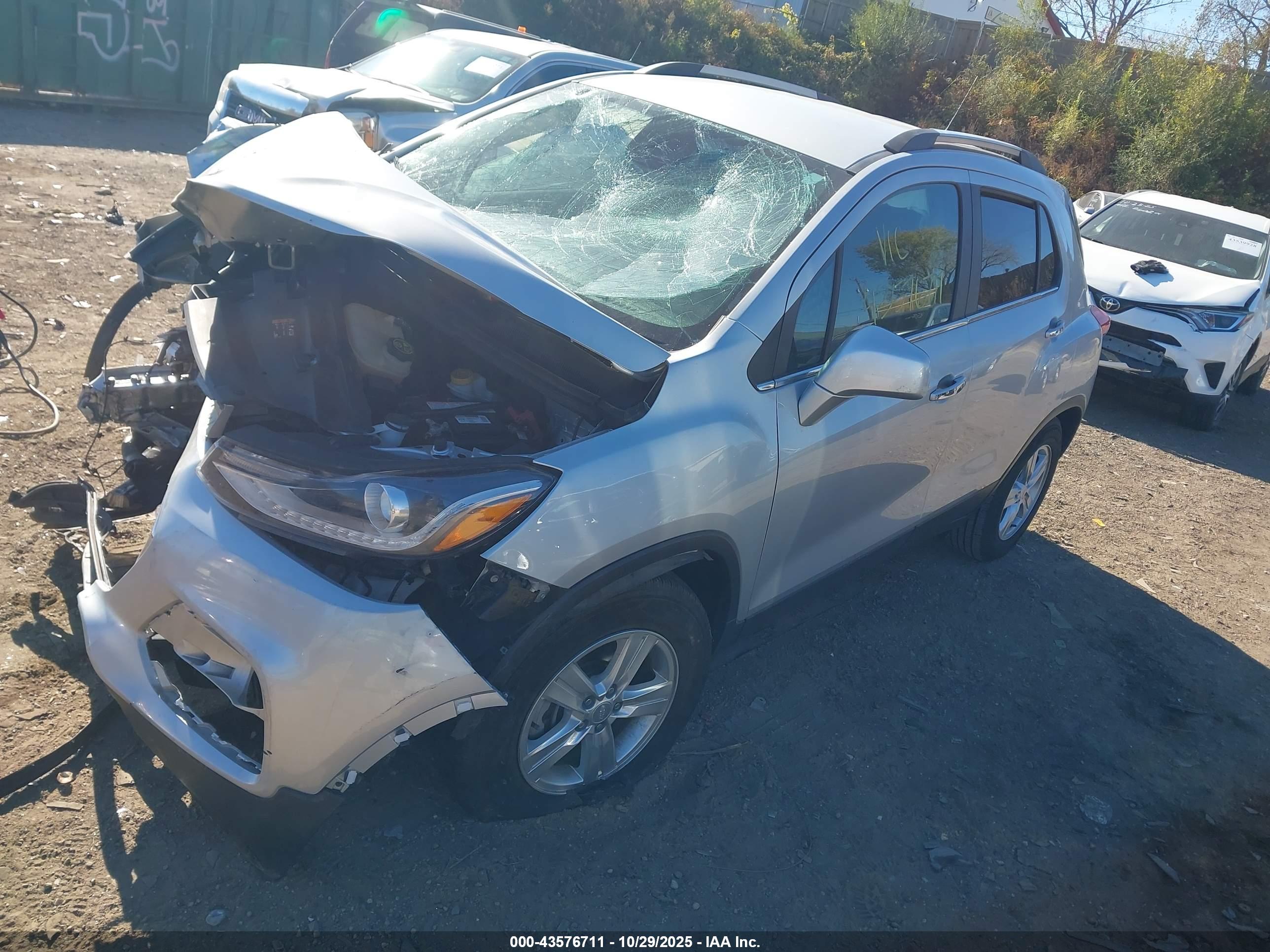 CHEVROLET TRAX image 2