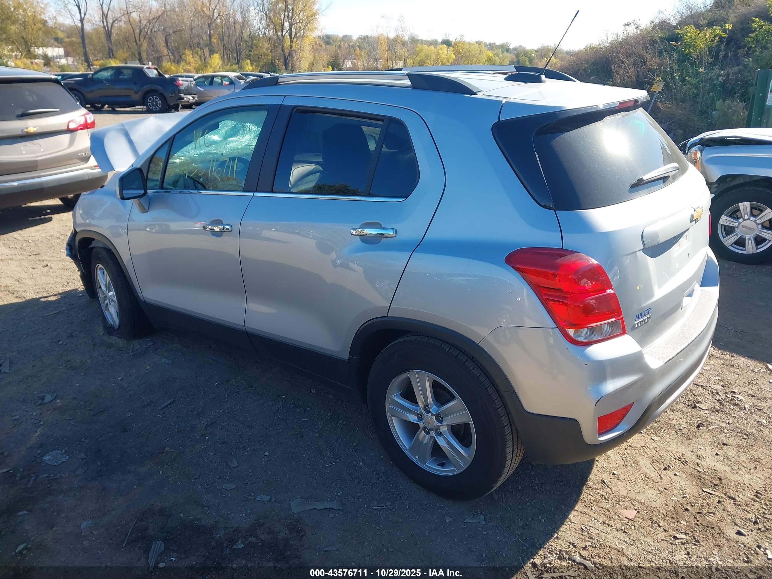 CHEVROLET TRAX image 3