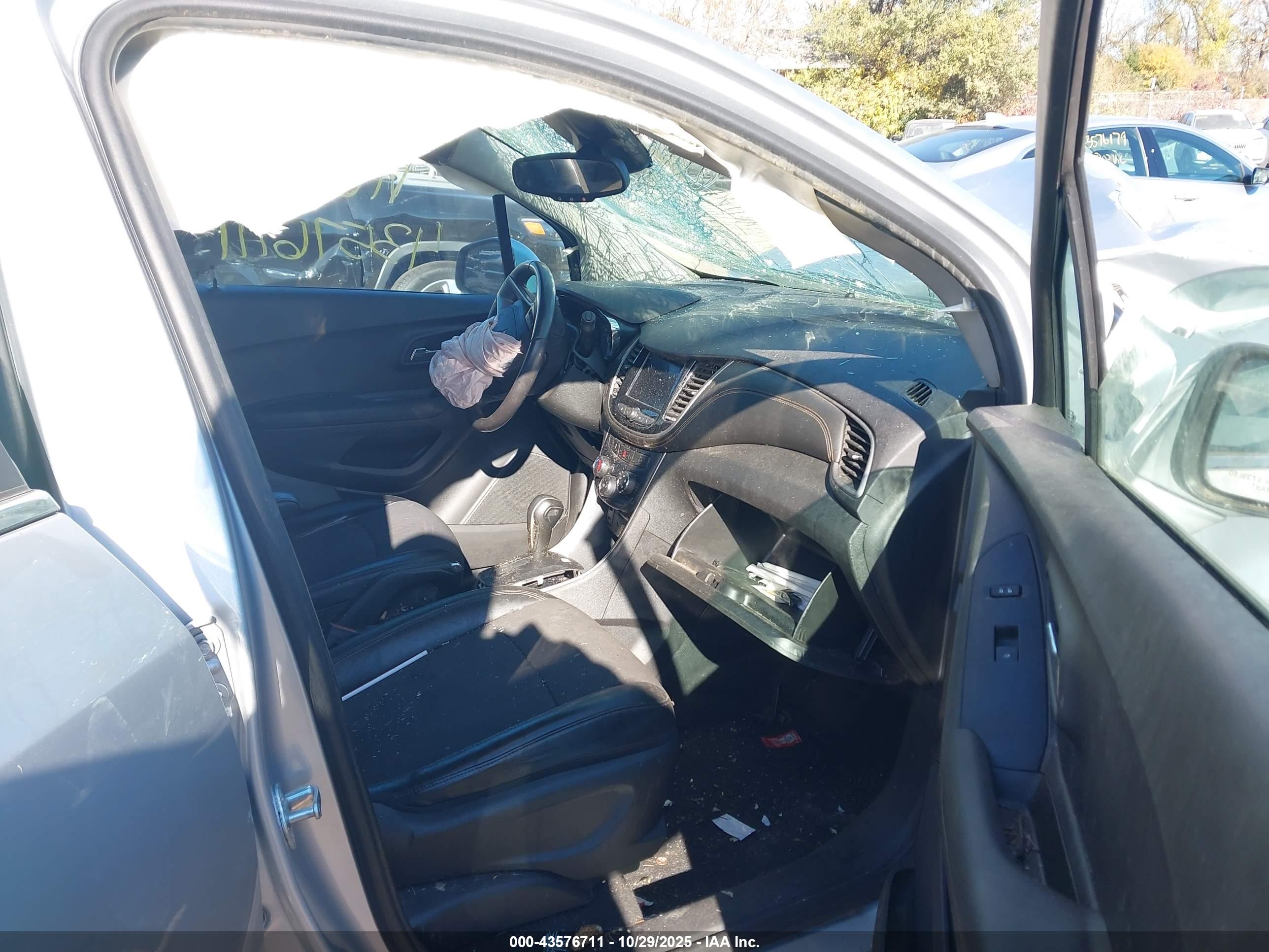CHEVROLET TRAX image 5