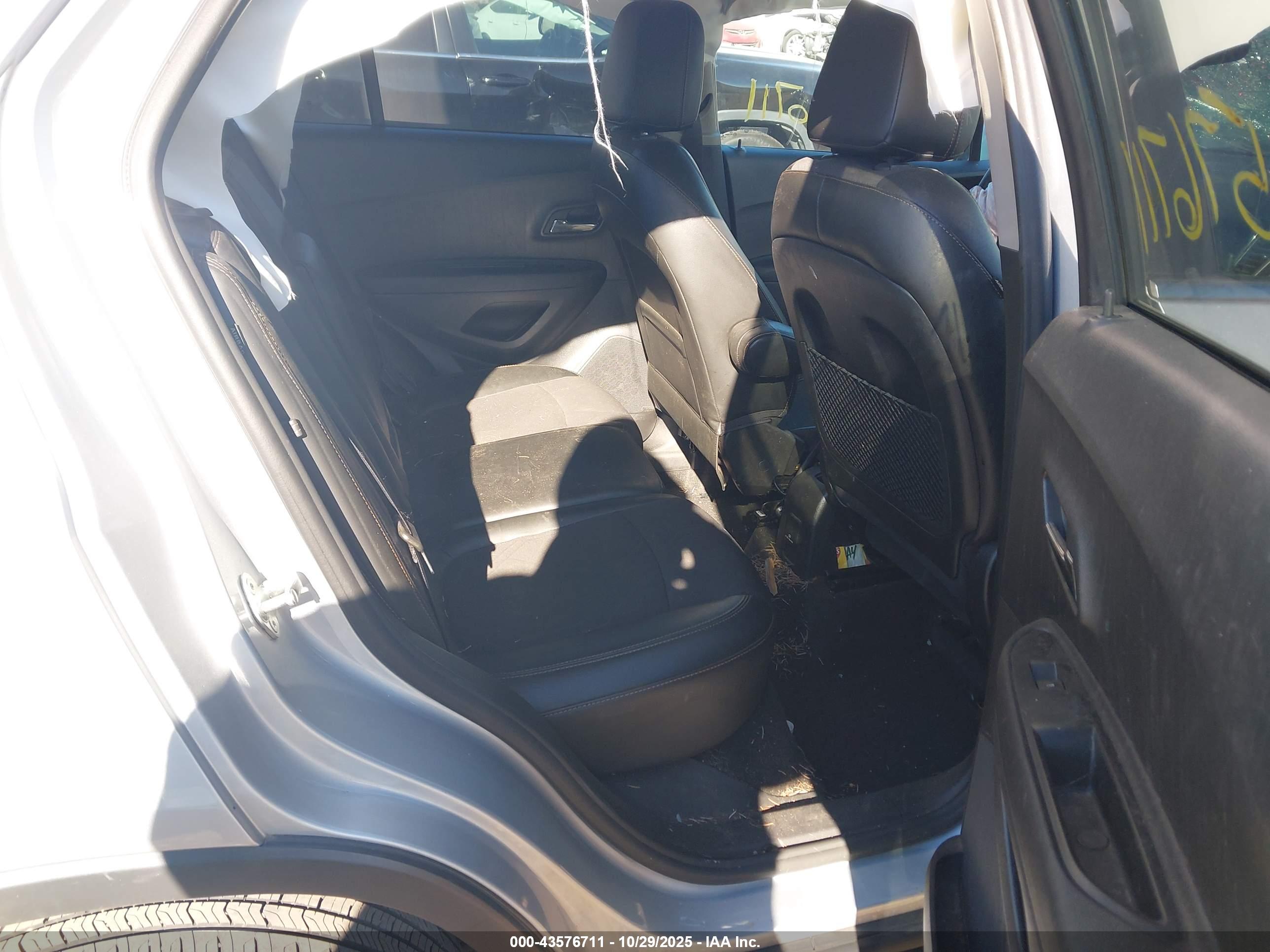 CHEVROLET TRAX image 8