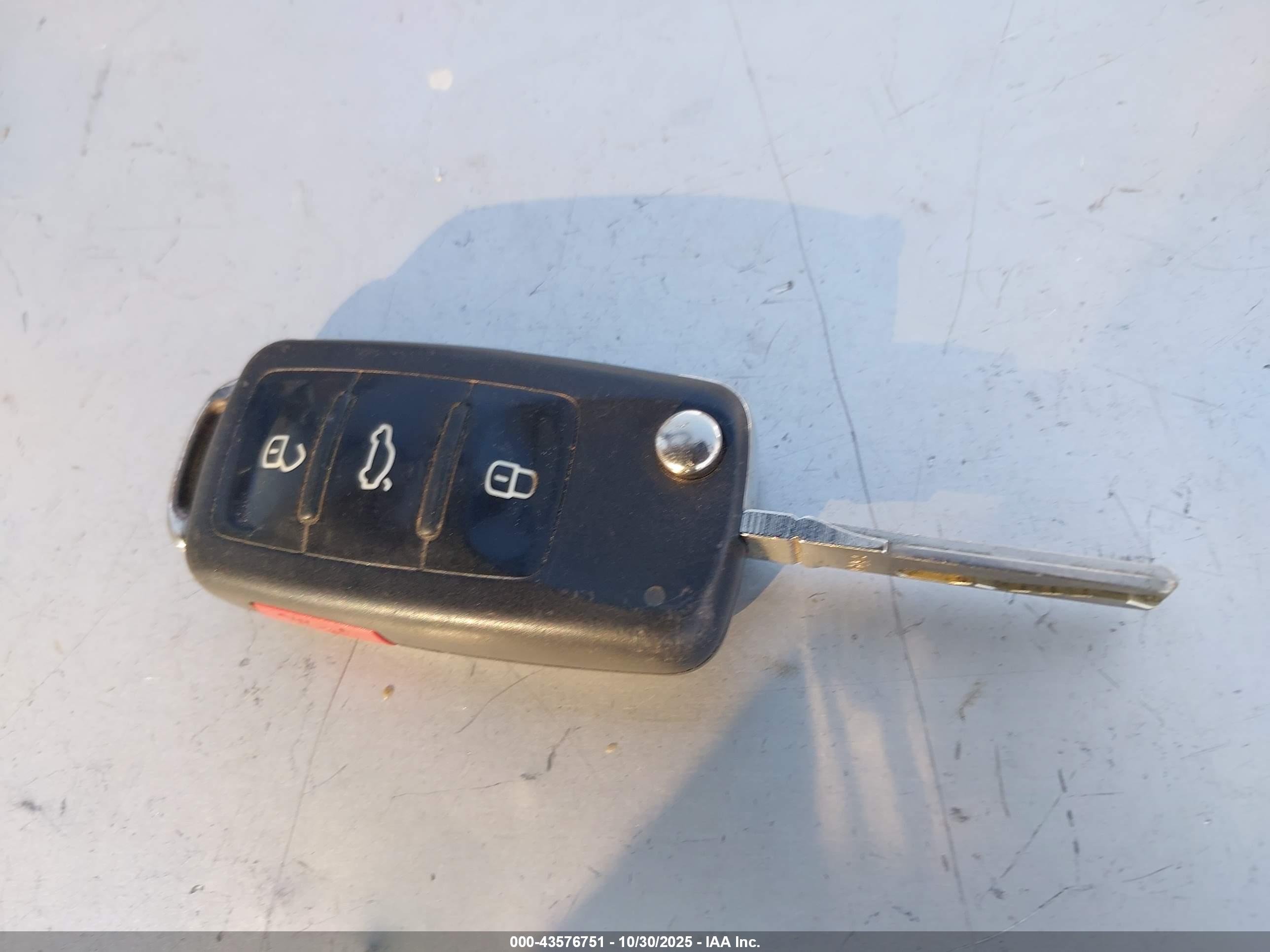VOLKSWAGEN BEETLE image 11