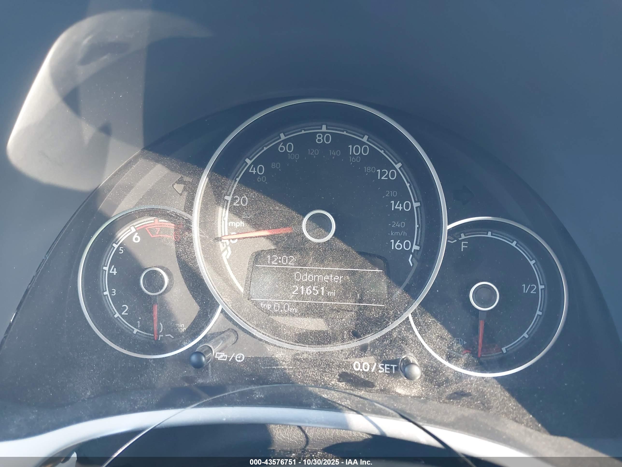 VOLKSWAGEN BEETLE image 7