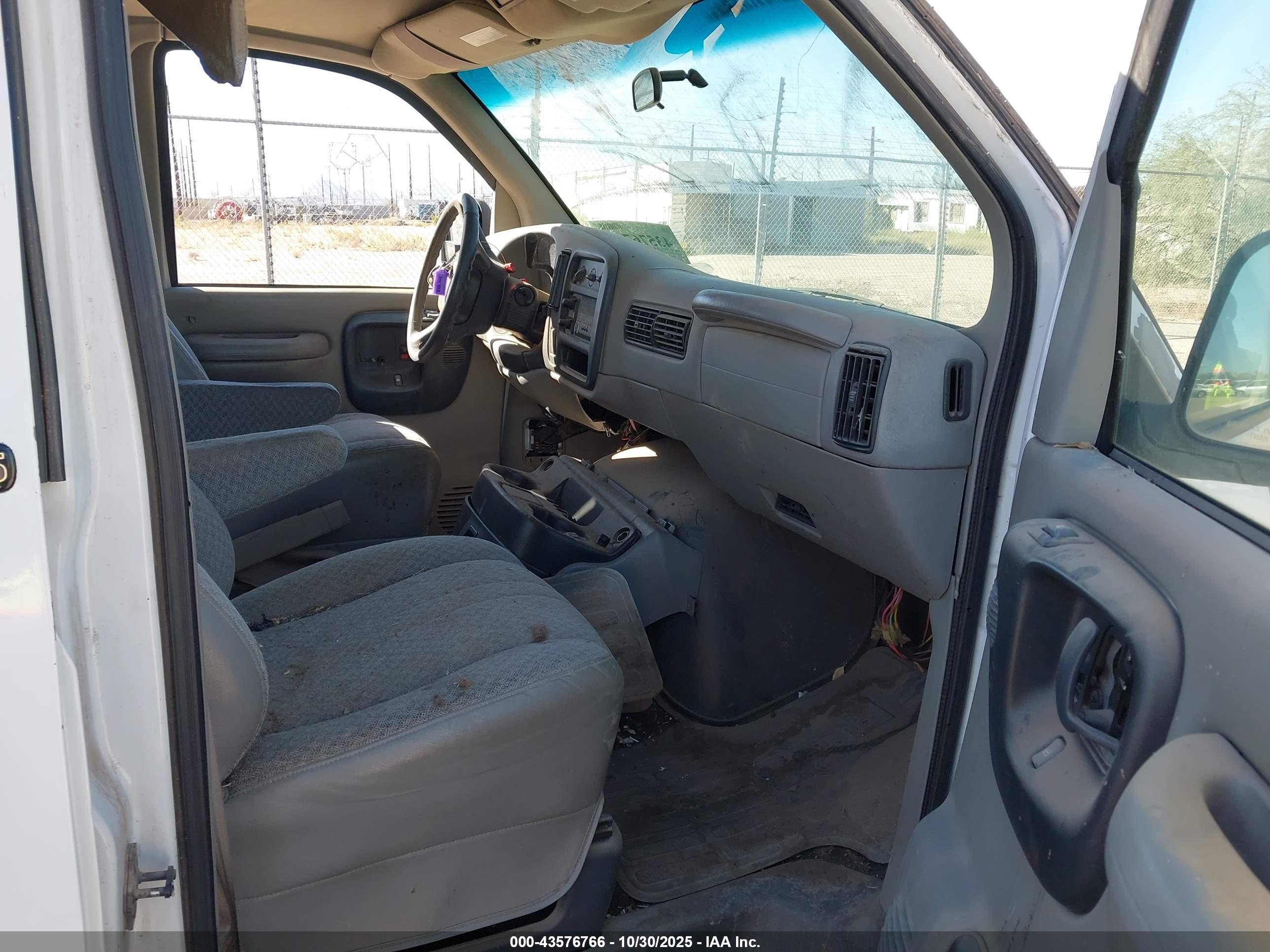 CHEVROLET EXPRESS image 5