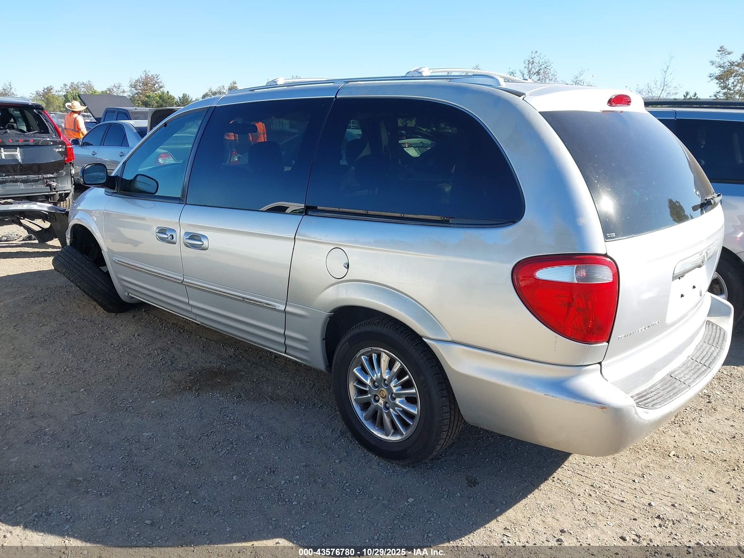 CHRYSLER TOWN image 3