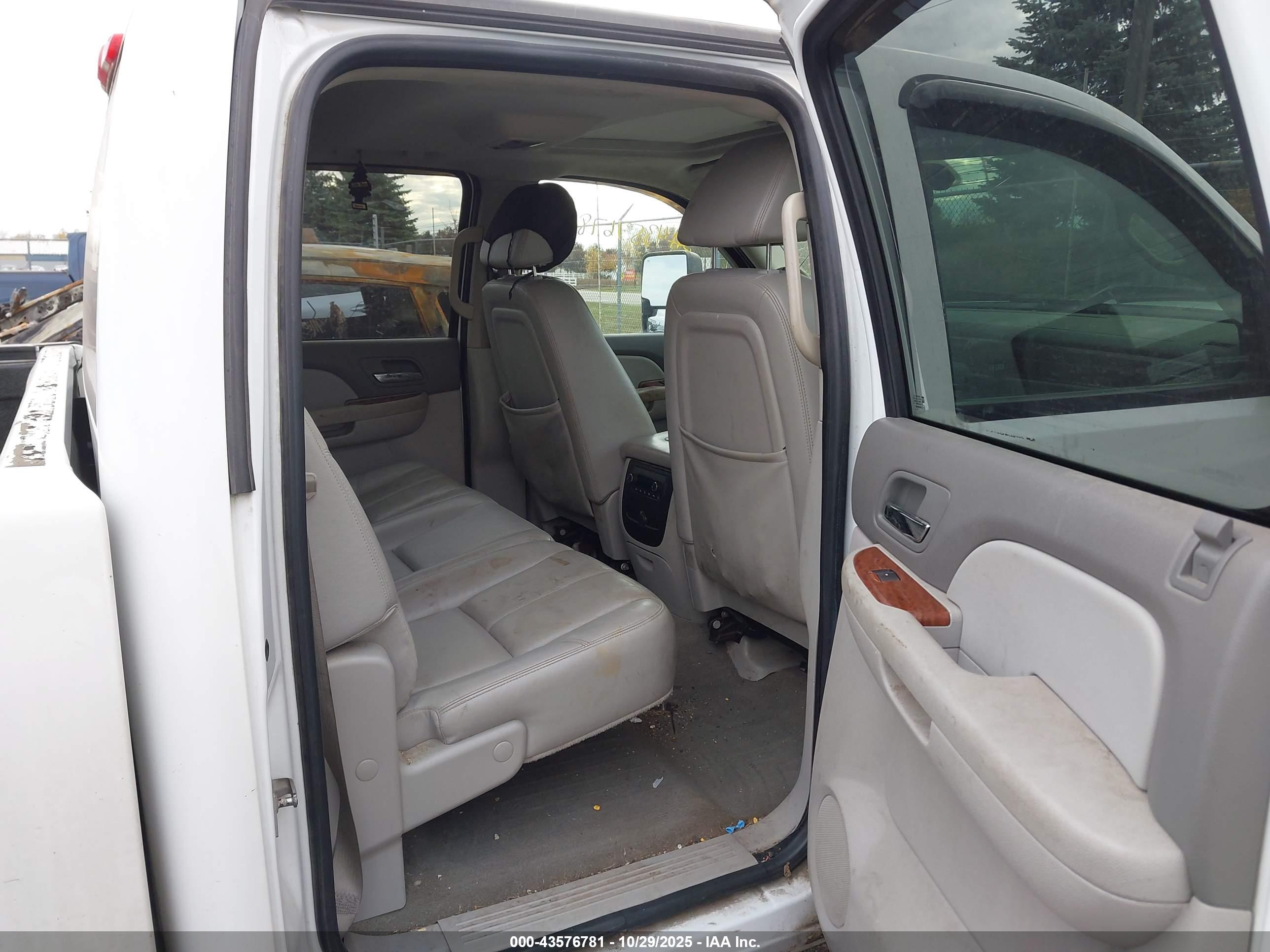 GMC SIERRA image 8