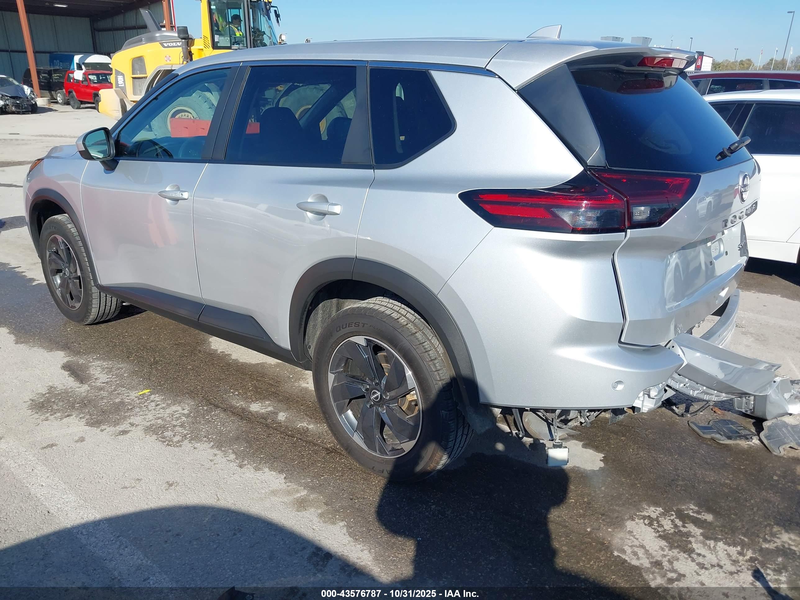 NISSAN ROGUE image 3
