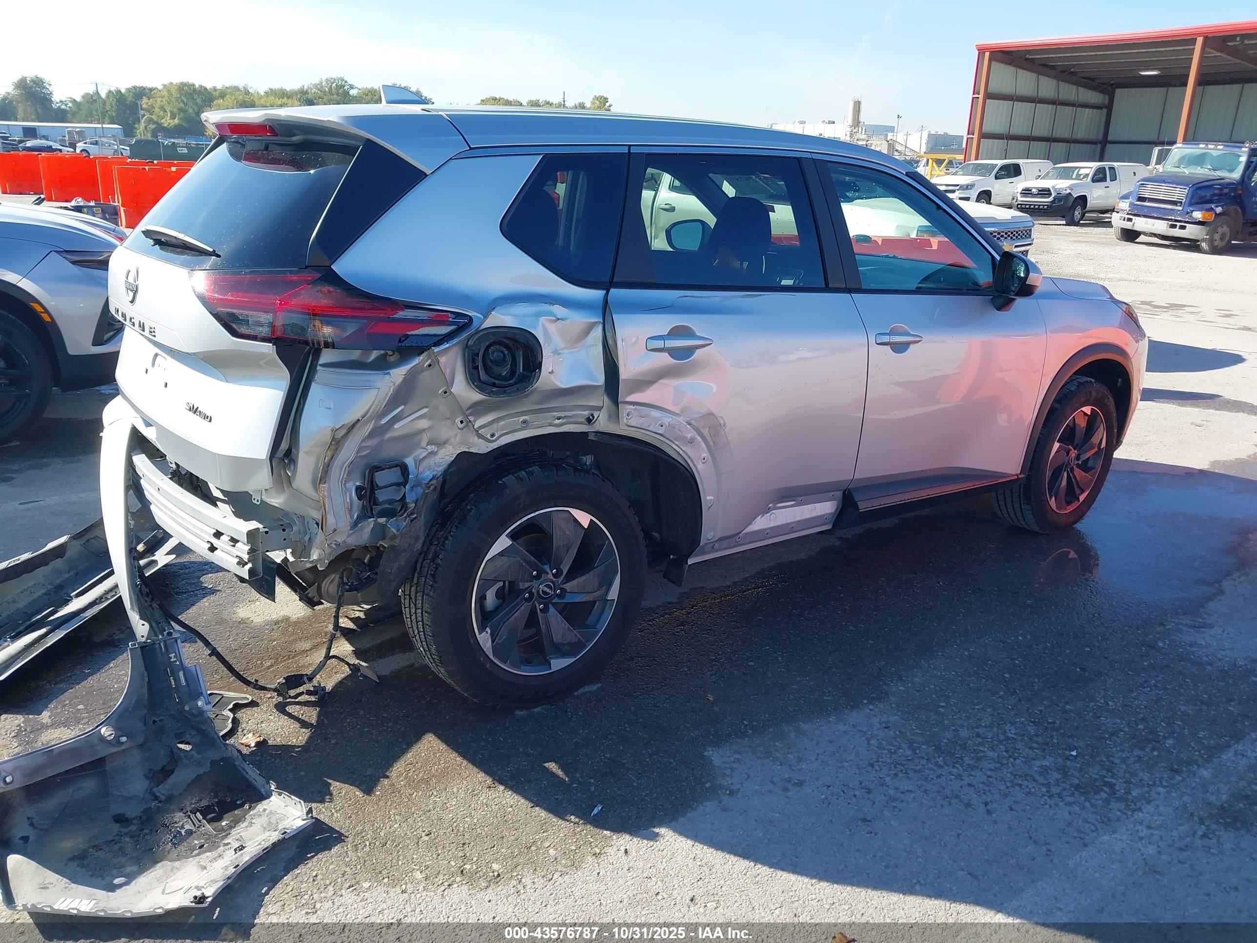 NISSAN ROGUE image 4