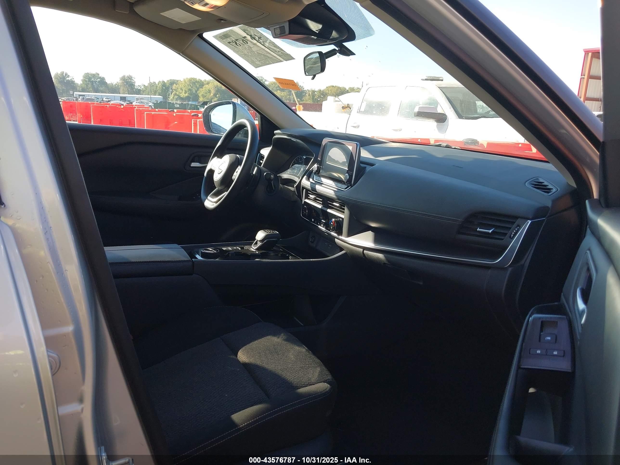 NISSAN ROGUE image 5