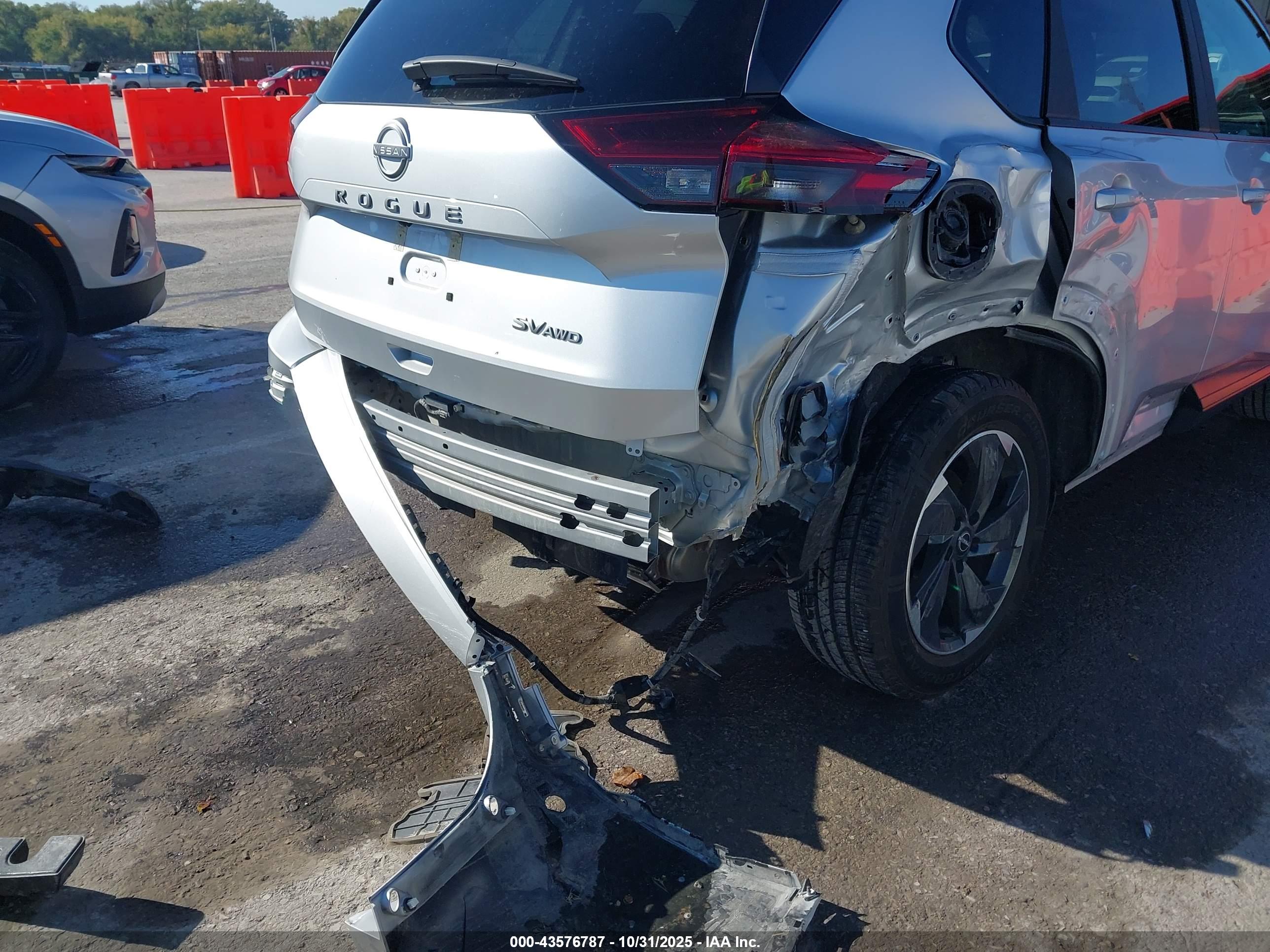NISSAN ROGUE image 6