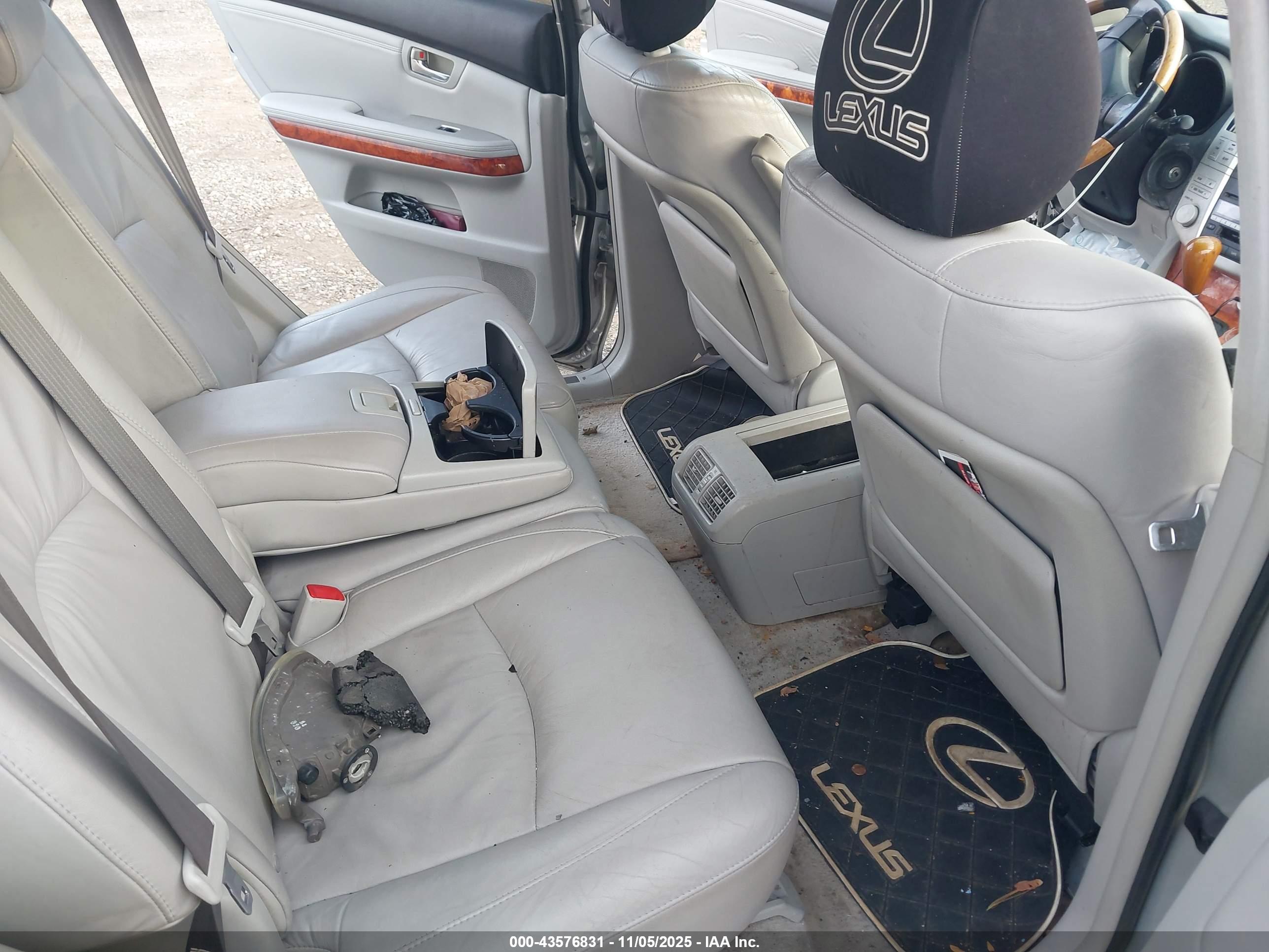 LEXUS RX image 8