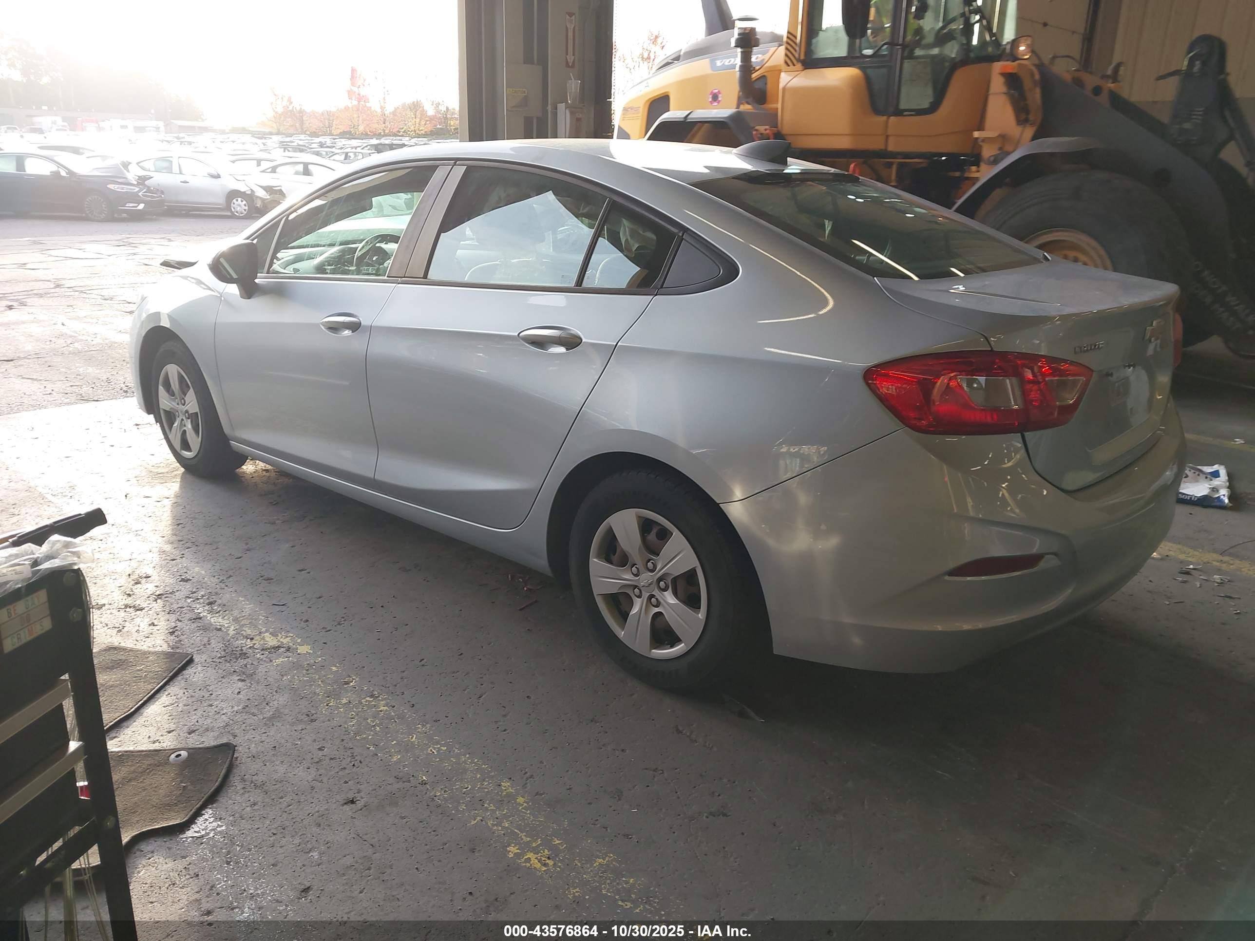 CHEVROLET CRUZE image 3