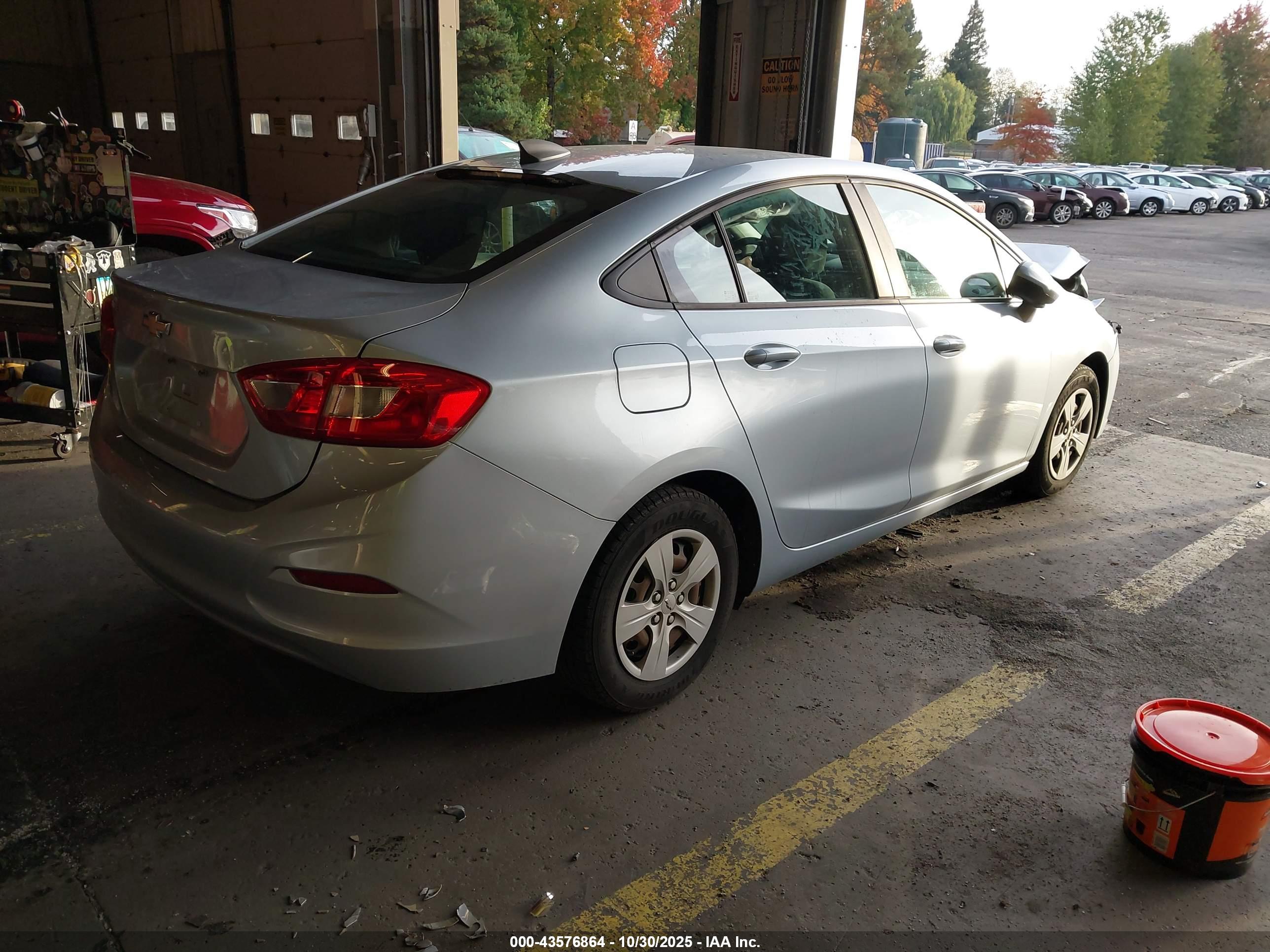 CHEVROLET CRUZE image 4