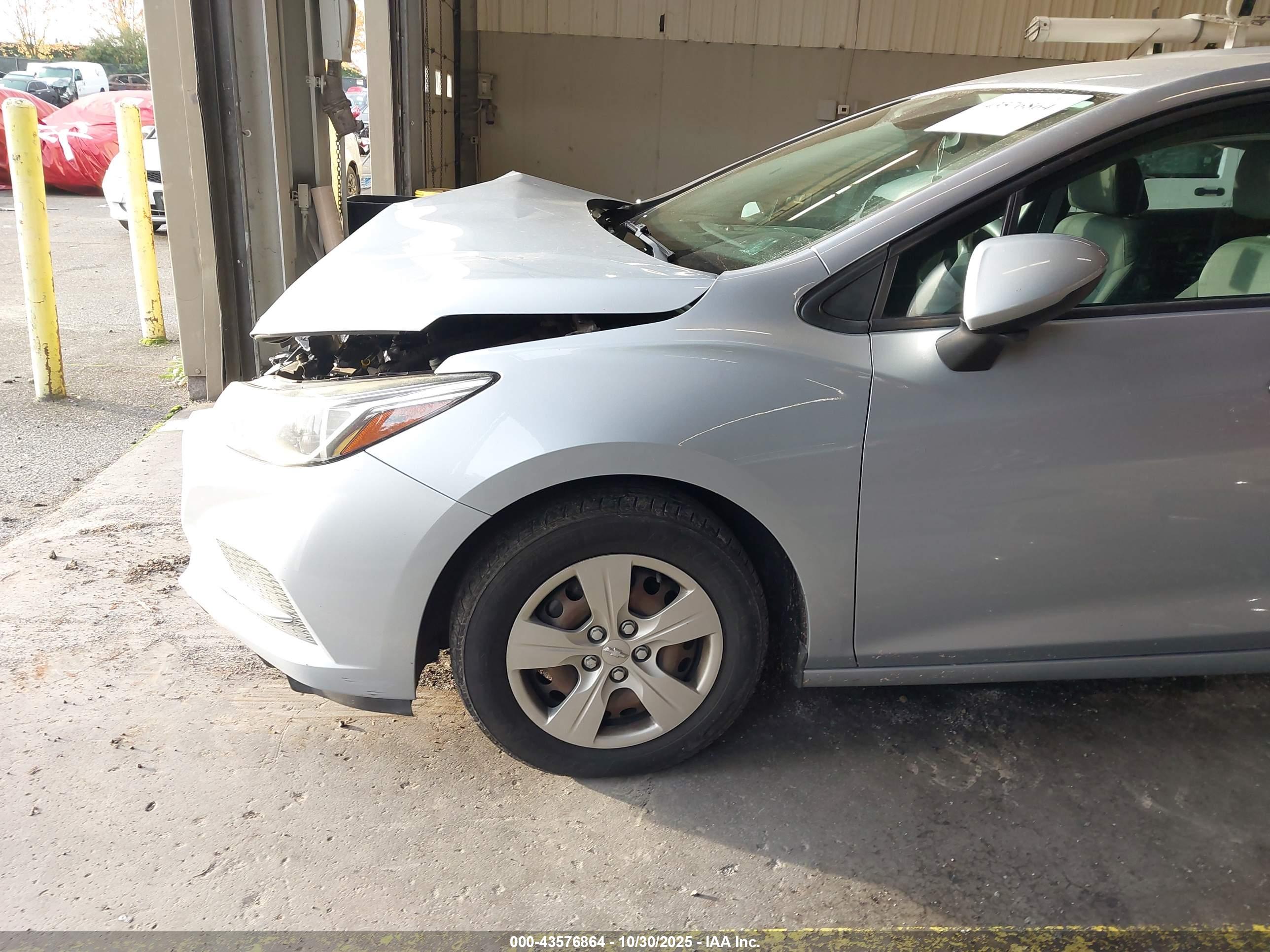 CHEVROLET CRUZE image 6