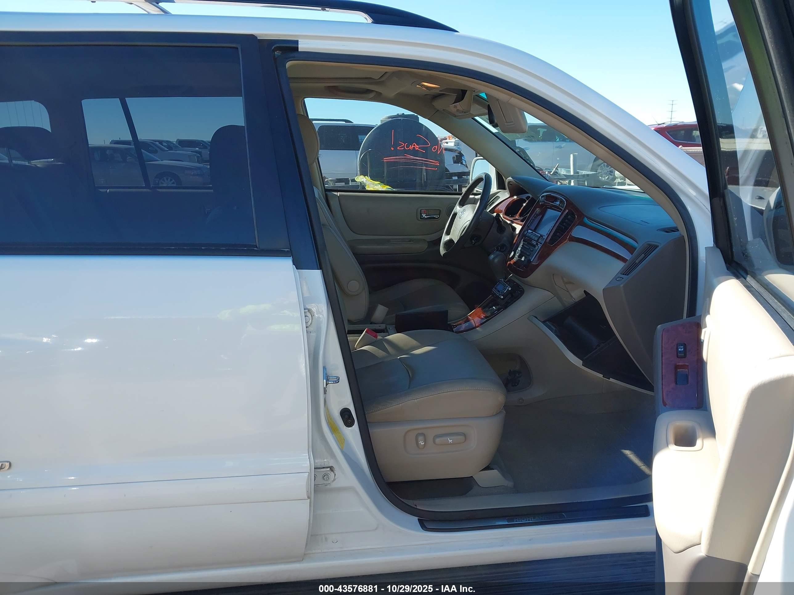 TOYOTA HIGHLANDER image 5
