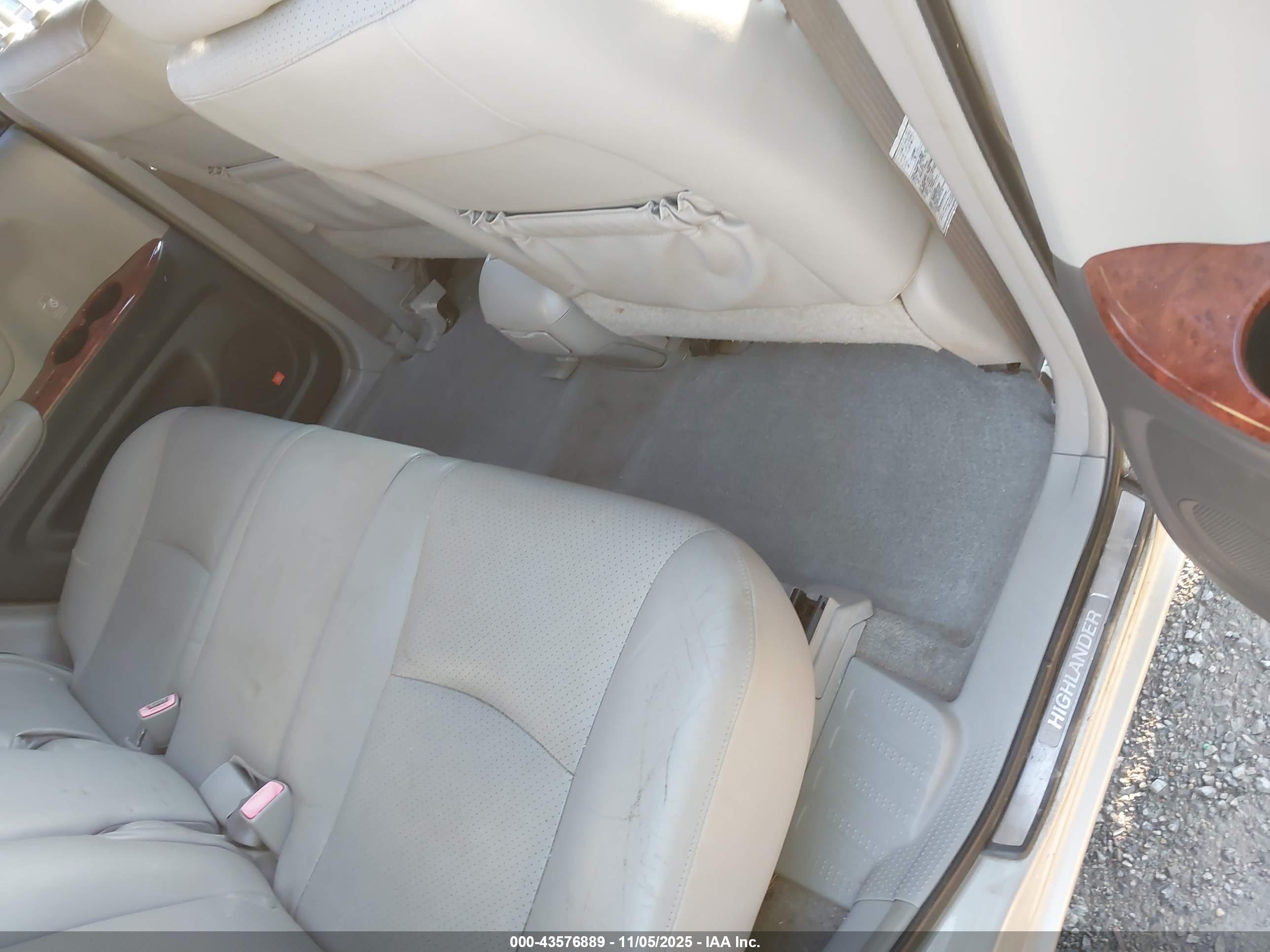 TOYOTA HIGHLANDER image 8
