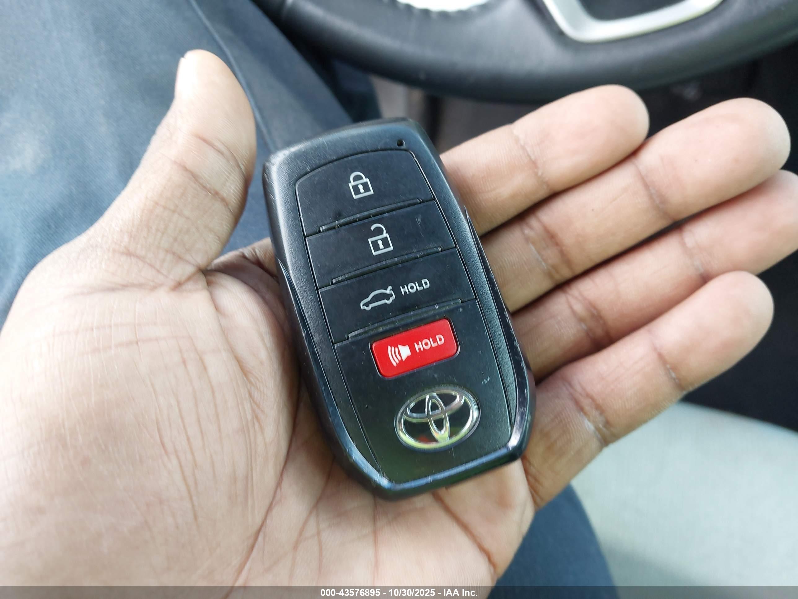 TOYOTA COROLLA image 11