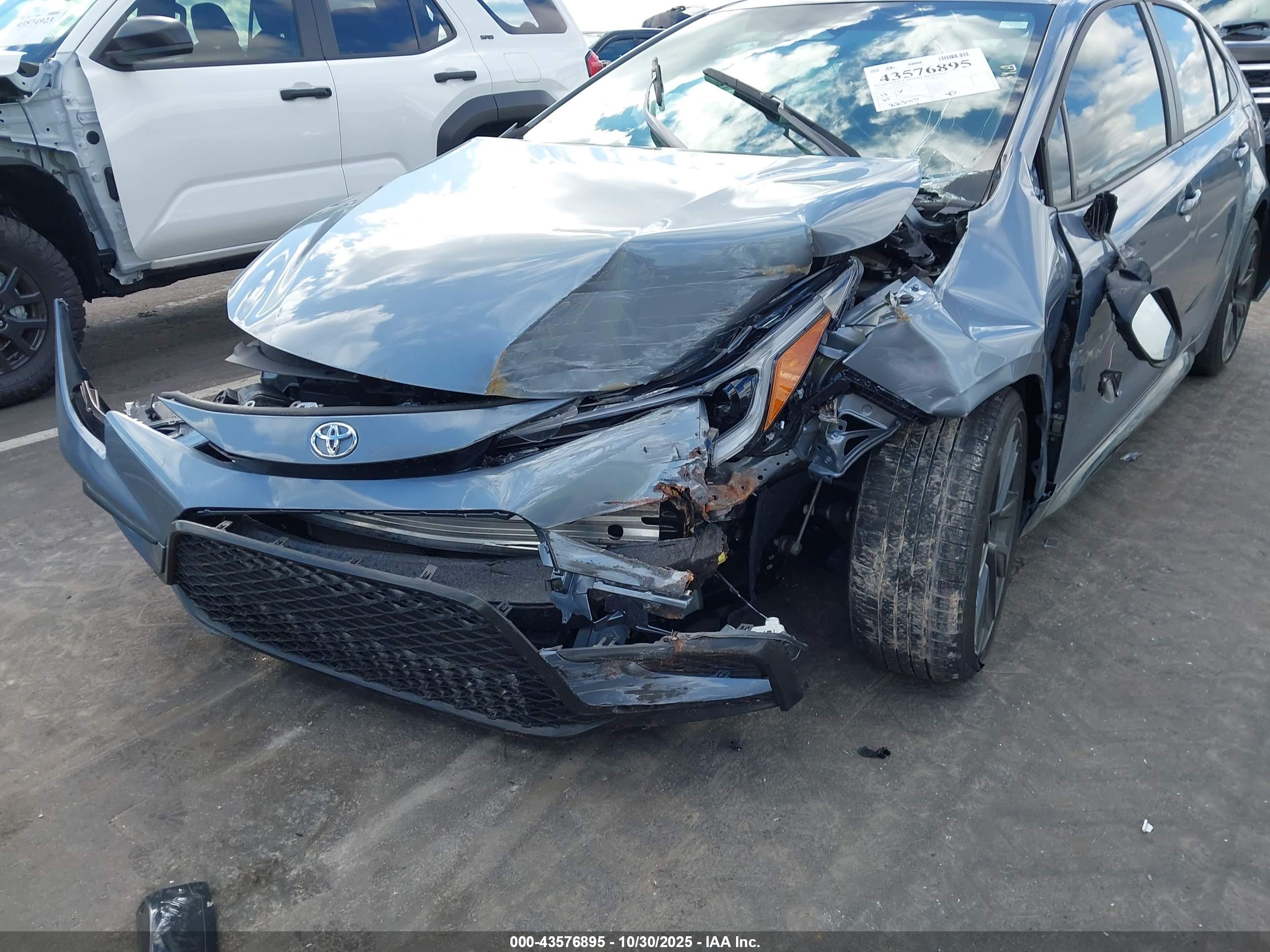 TOYOTA COROLLA image 6