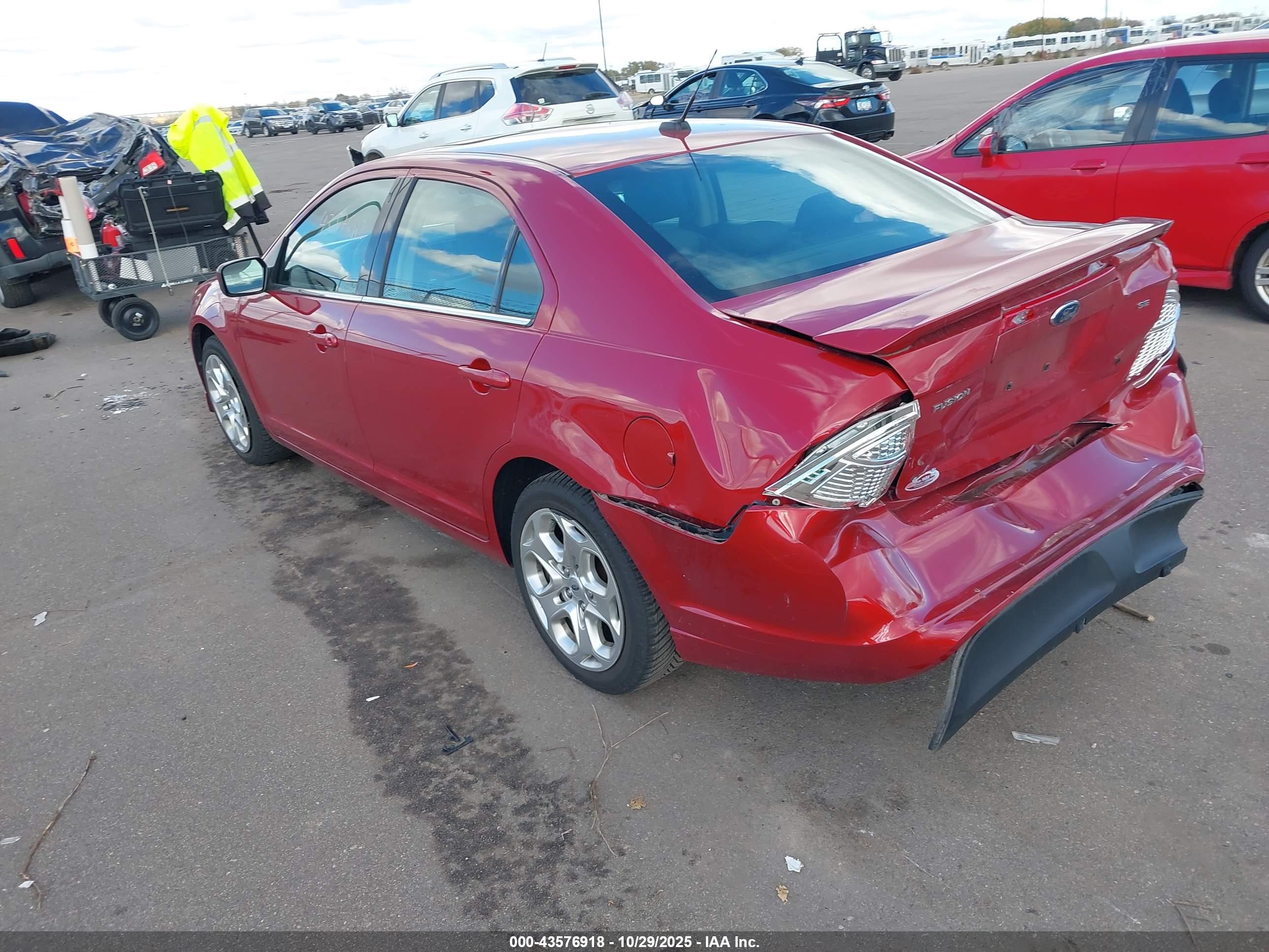 FORD FUSION image 3