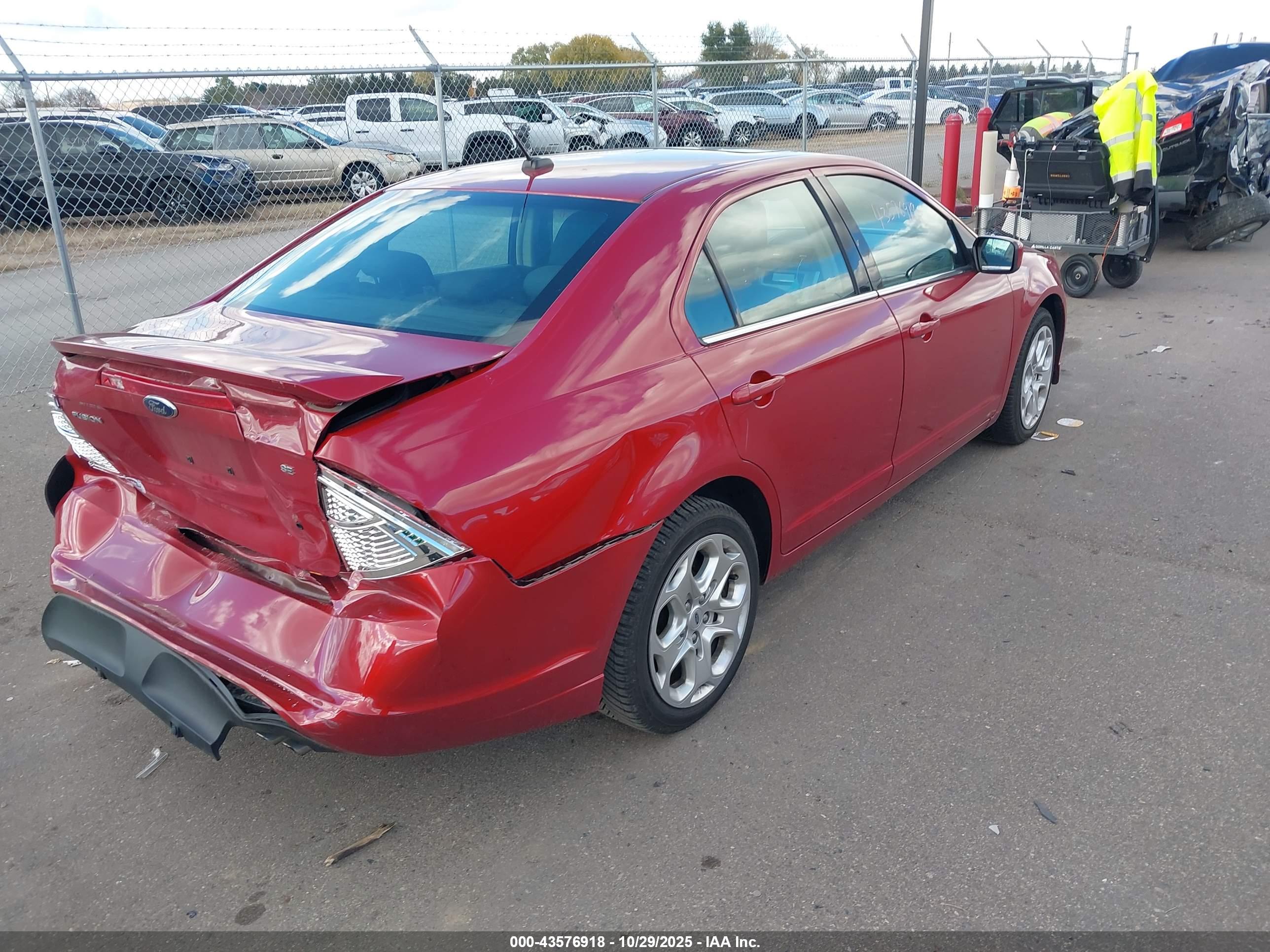 FORD FUSION image 4