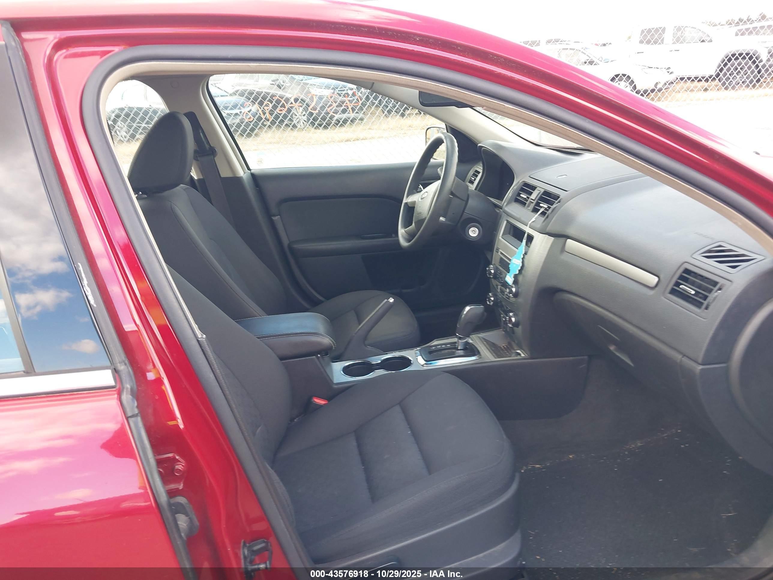 FORD FUSION image 5