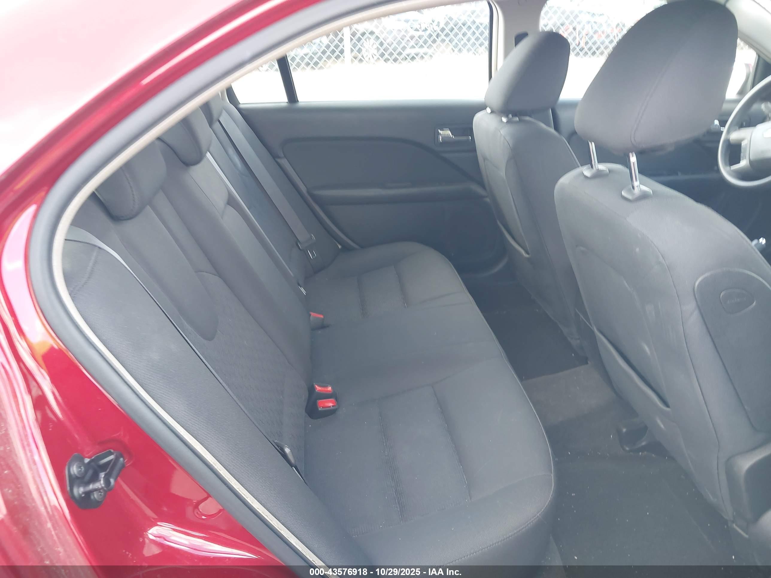 FORD FUSION image 8