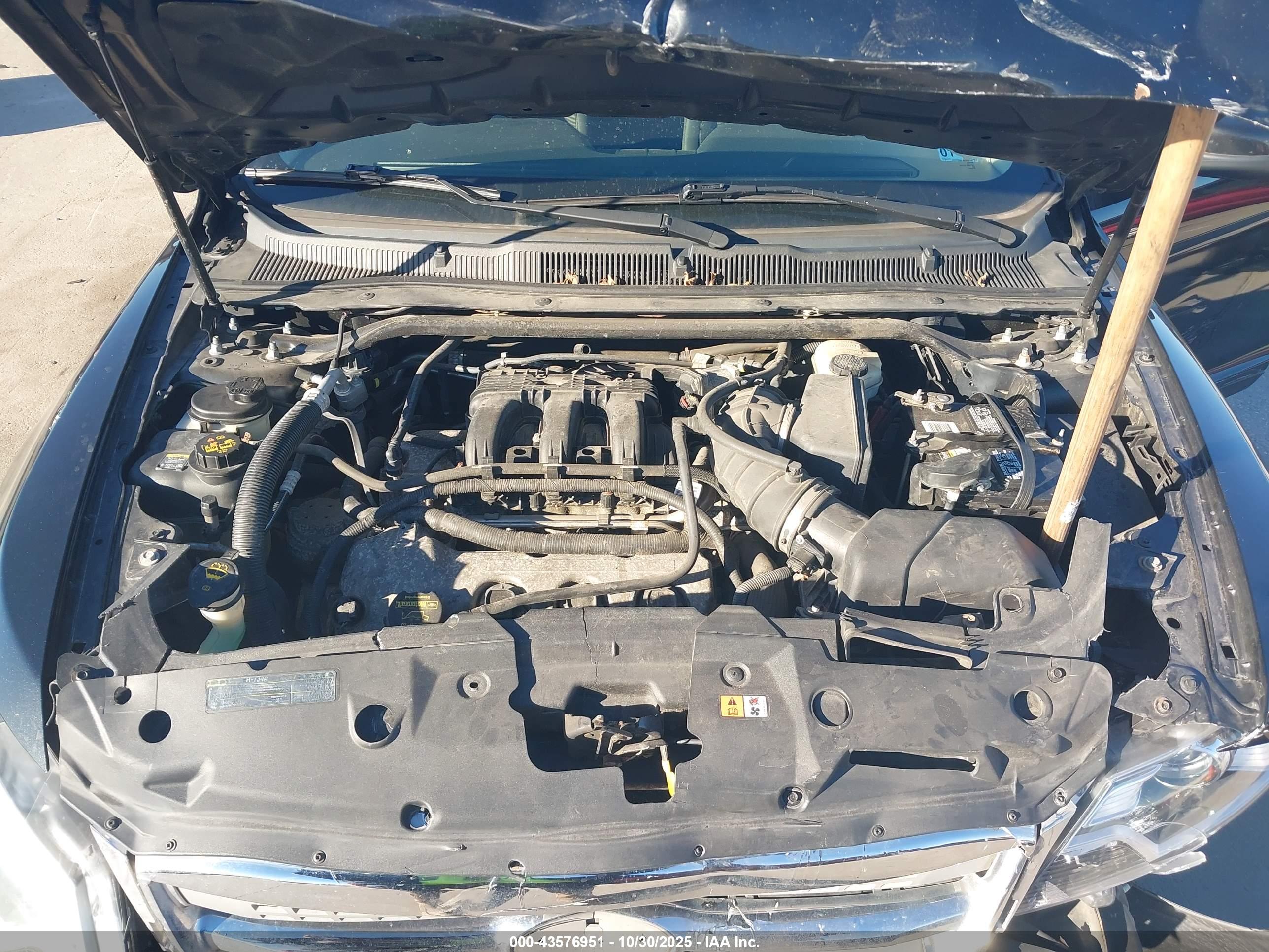 FORD TAURUS image 10