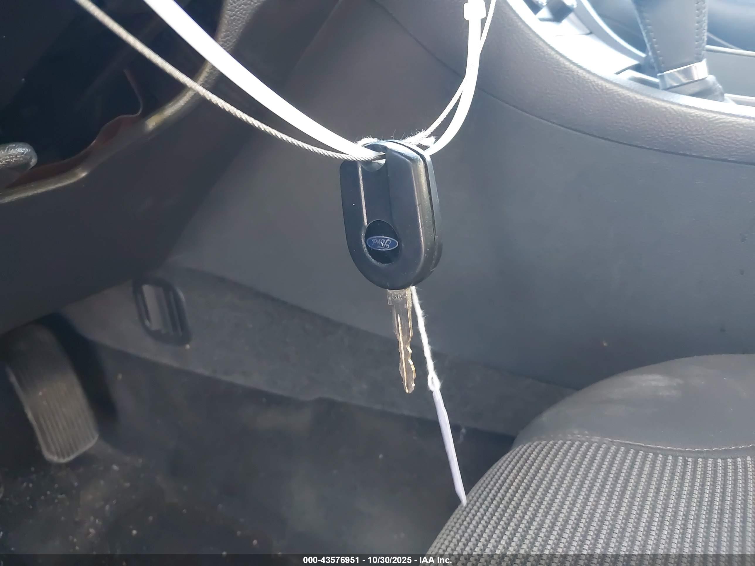 FORD TAURUS image 11