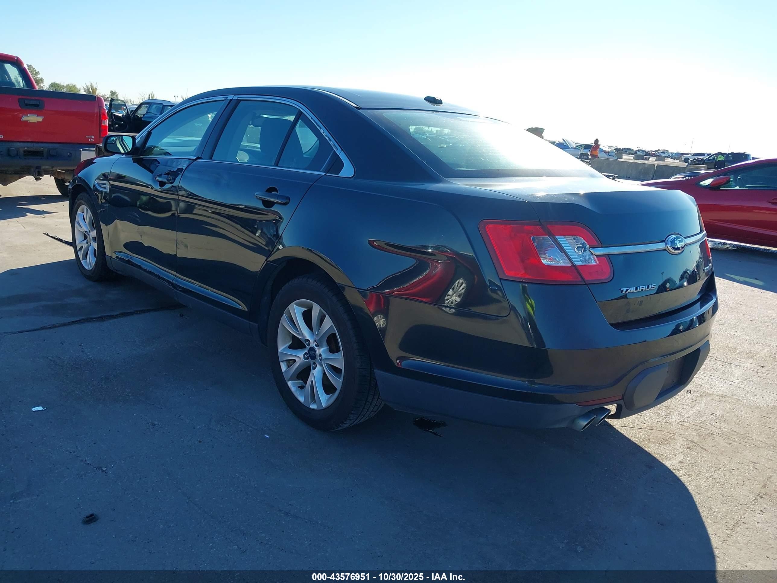 FORD TAURUS image 3