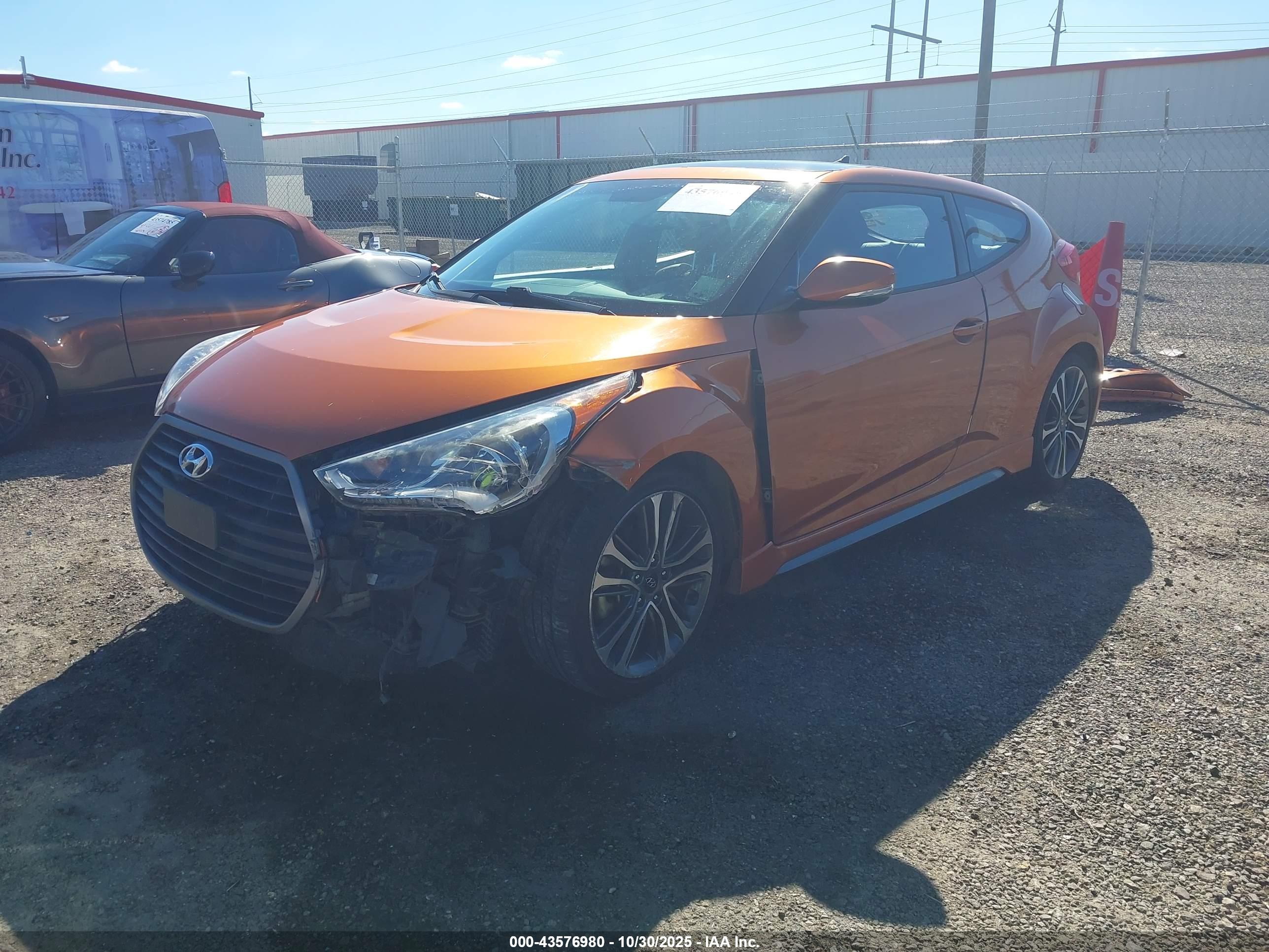 HYUNDAI VELOSTER image 2
