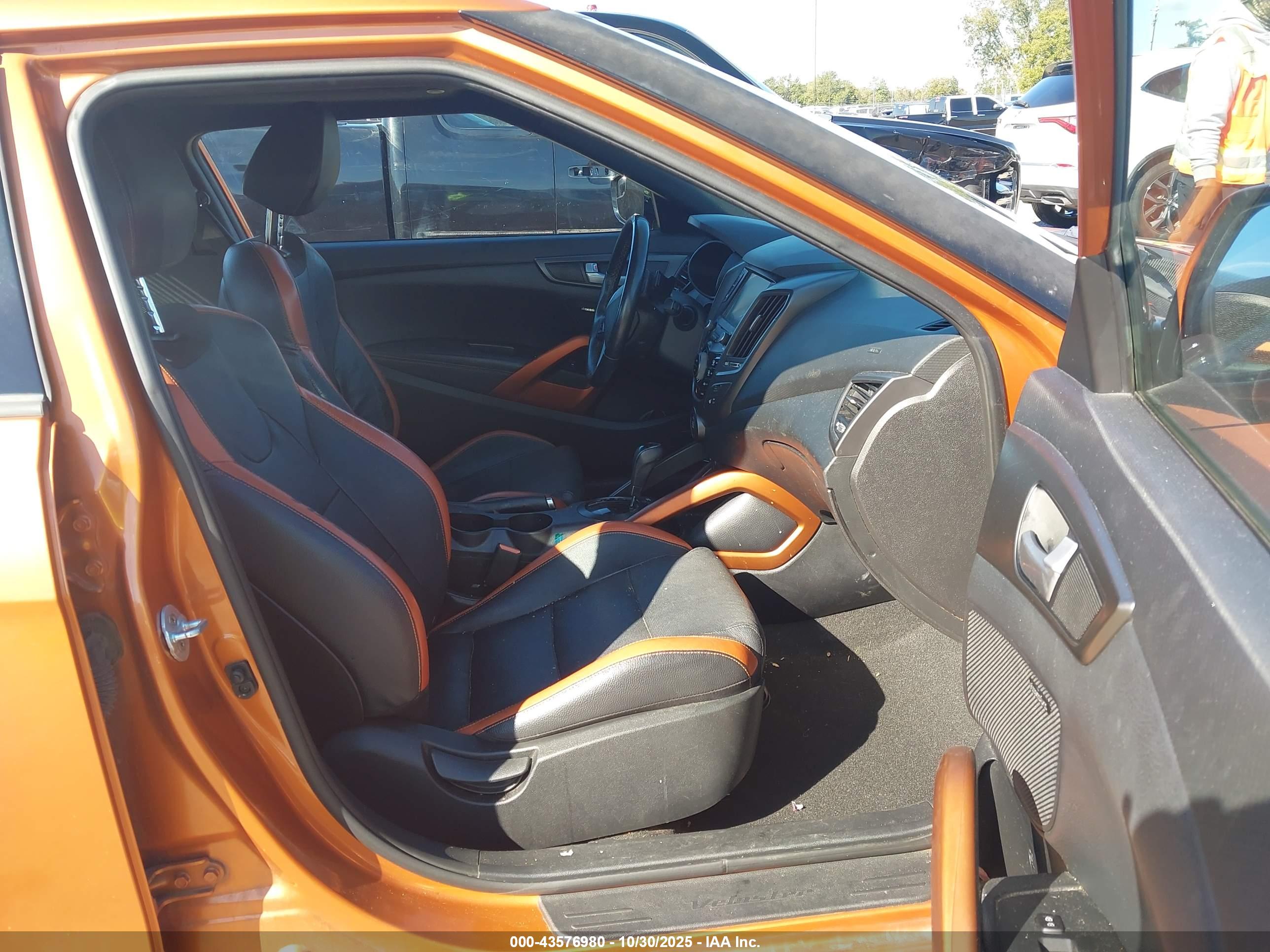HYUNDAI VELOSTER image 5