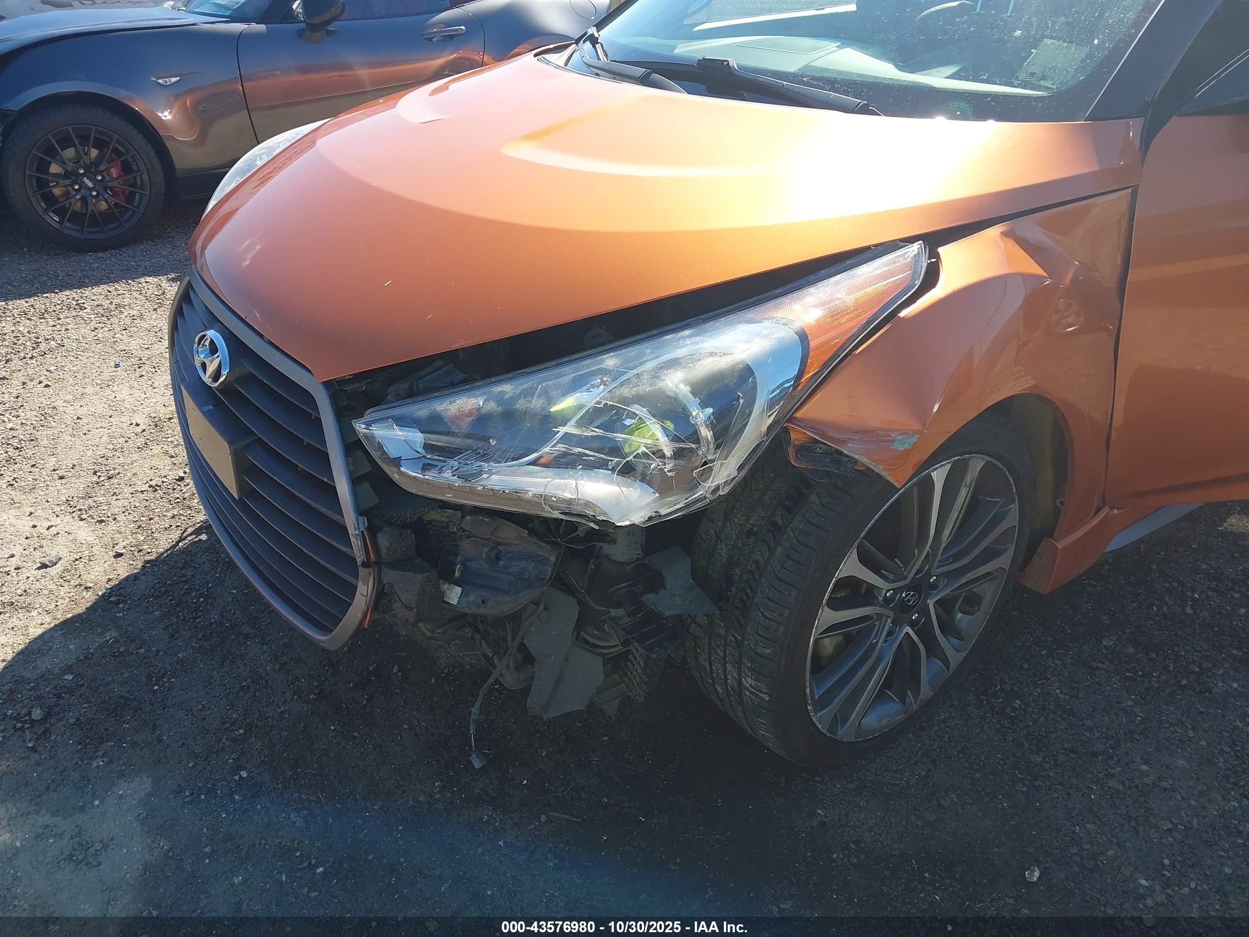 HYUNDAI VELOSTER image 6