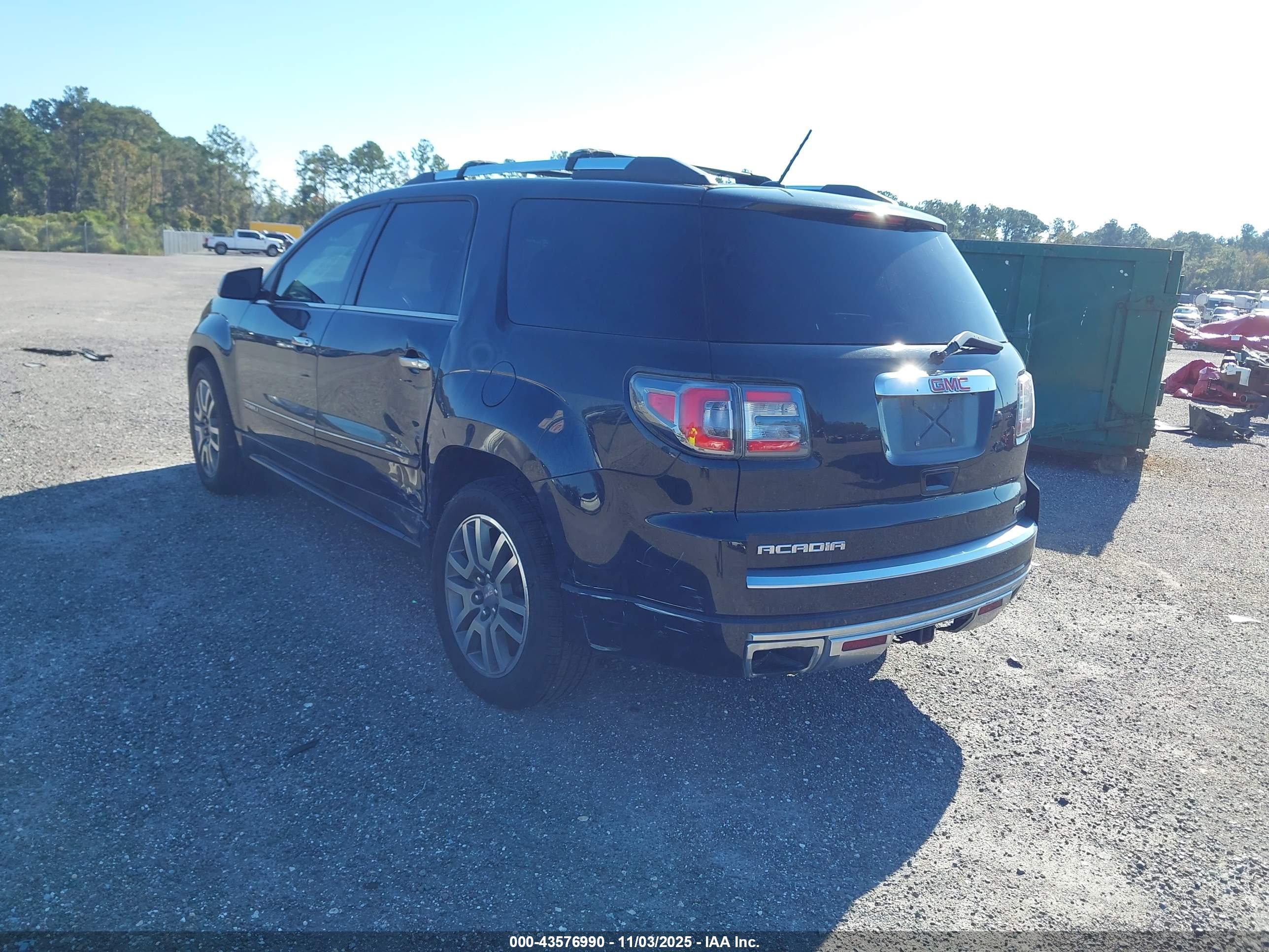GMC ACADIA image 3