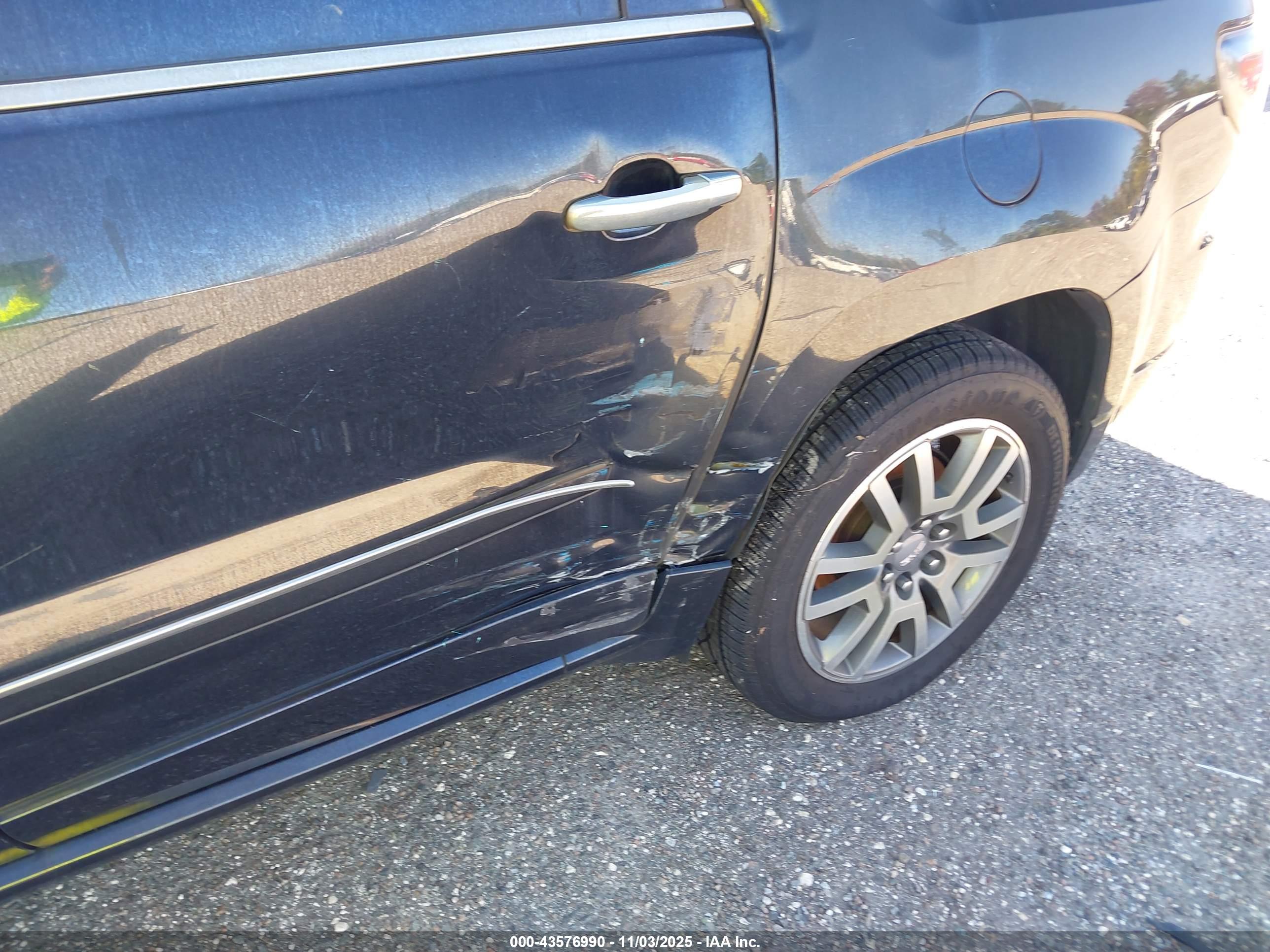 GMC ACADIA image 6