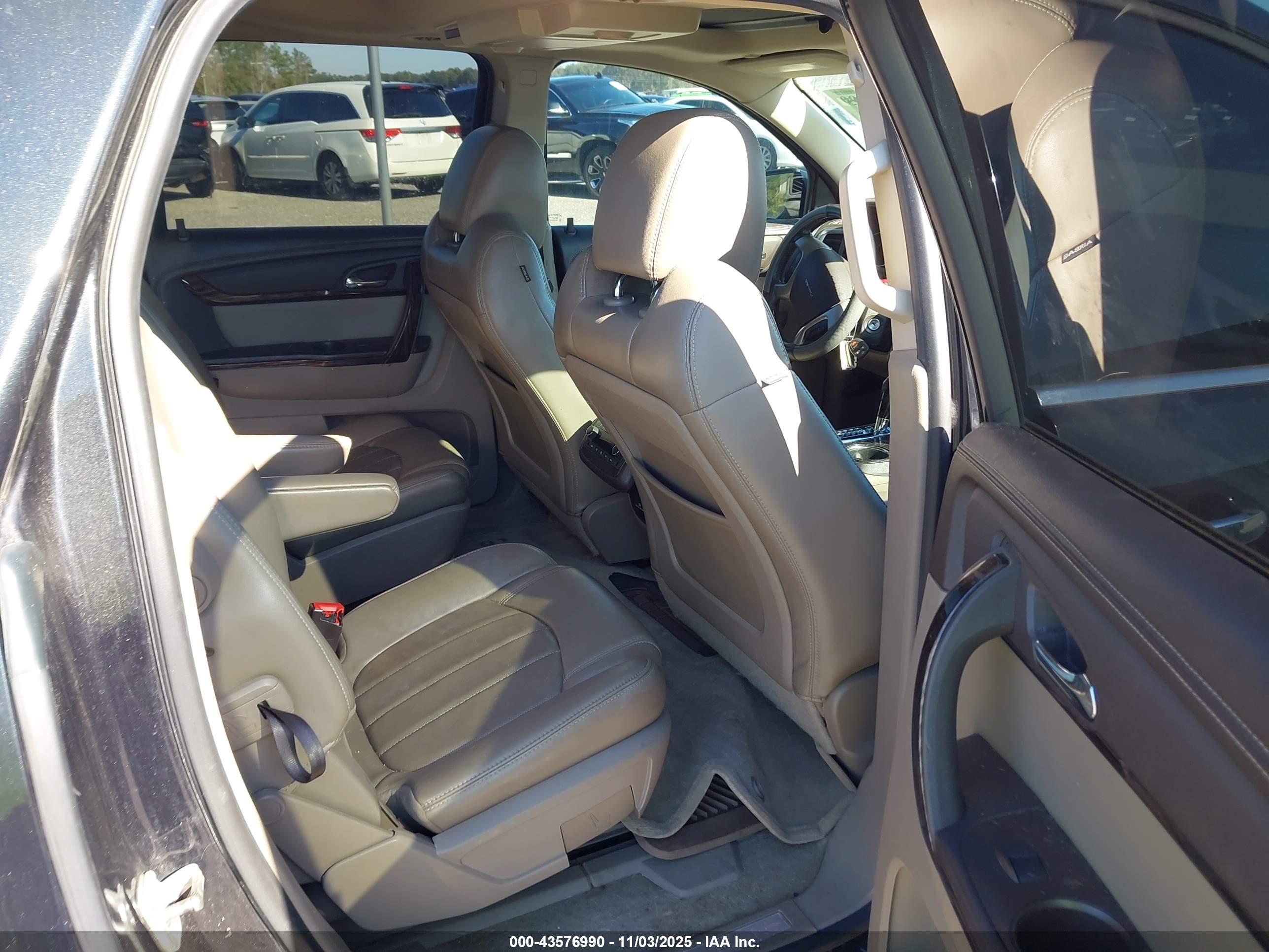 GMC ACADIA image 8