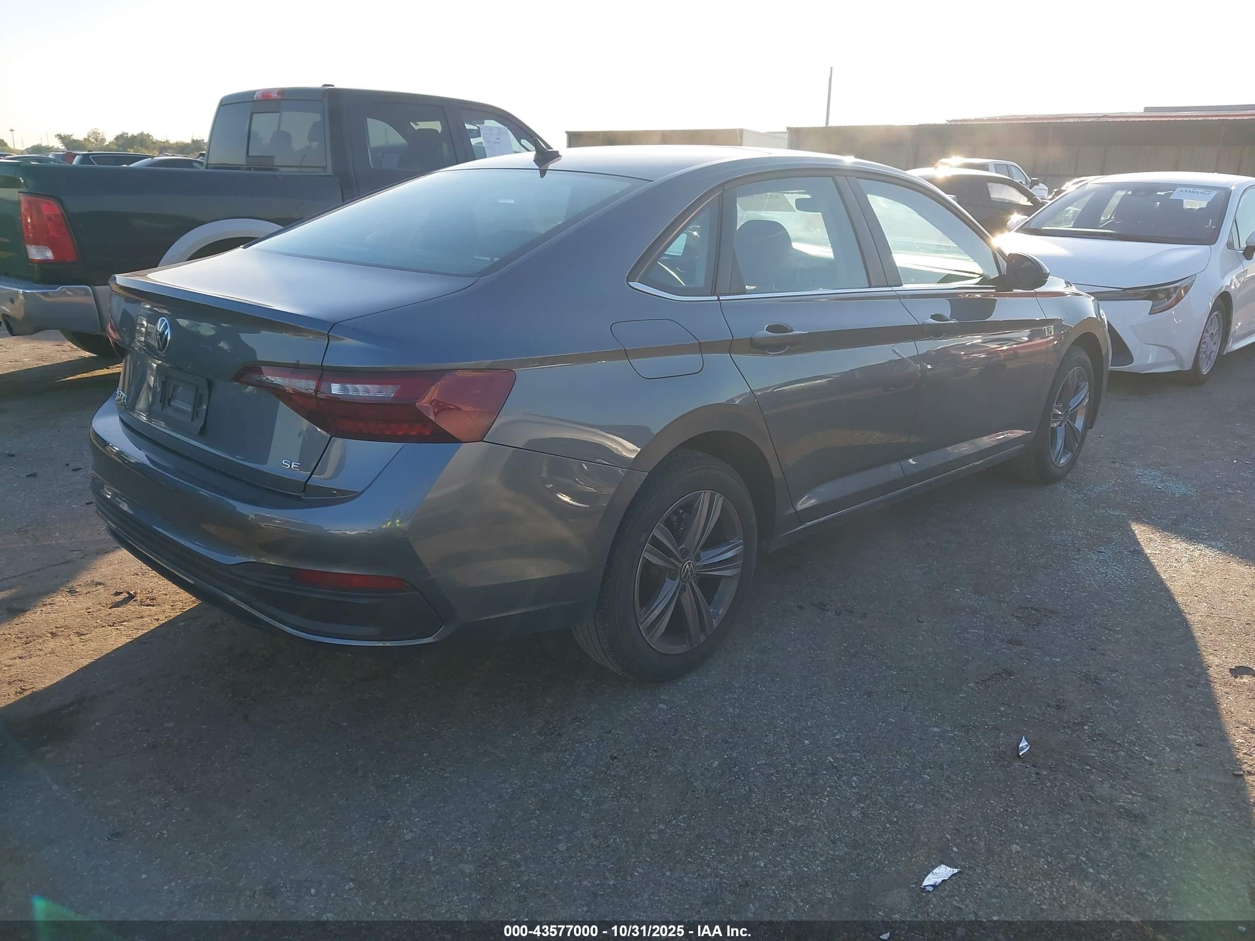 VOLKSWAGEN JETTA image 4