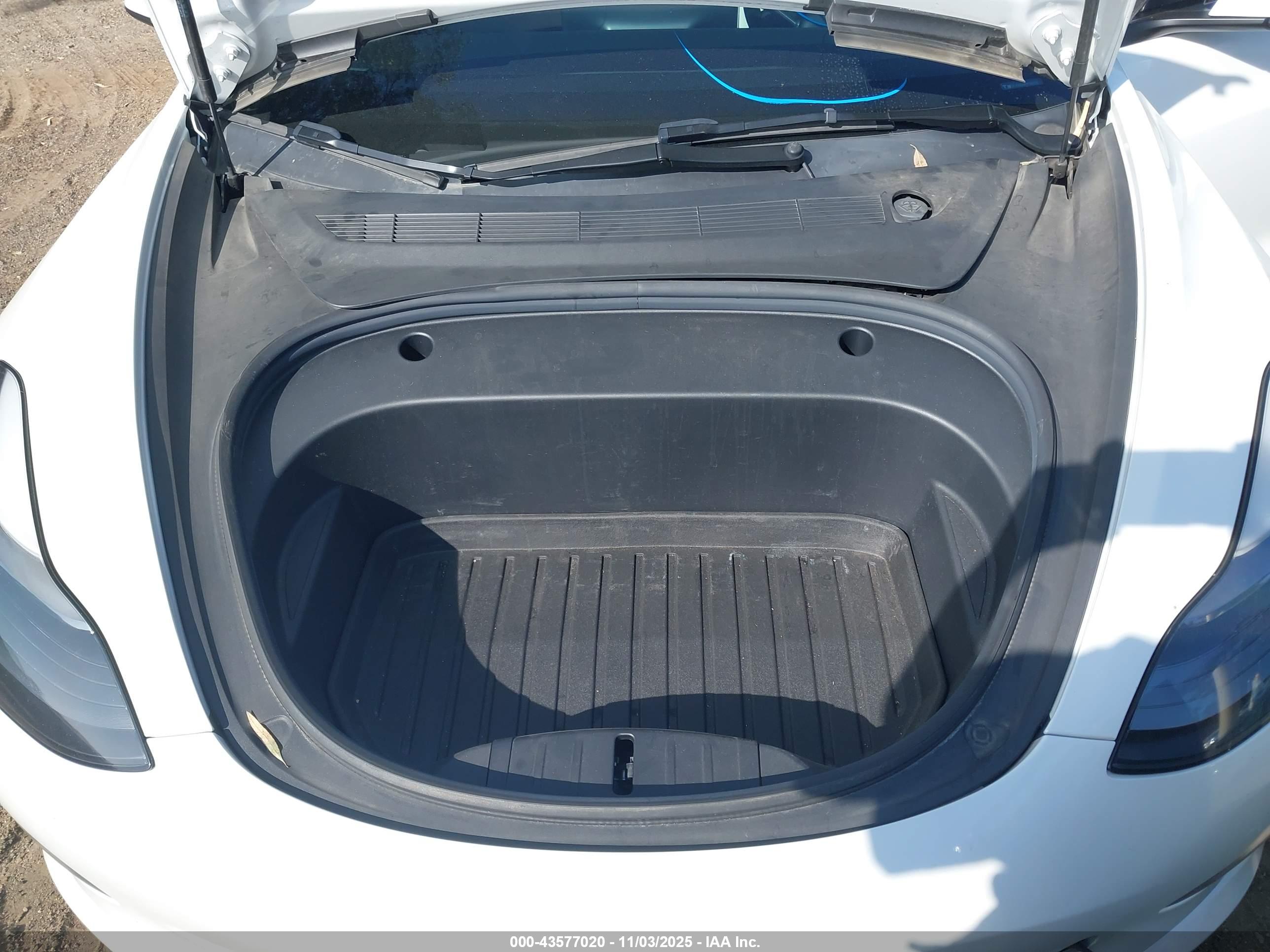 TESLA MODEL image 10