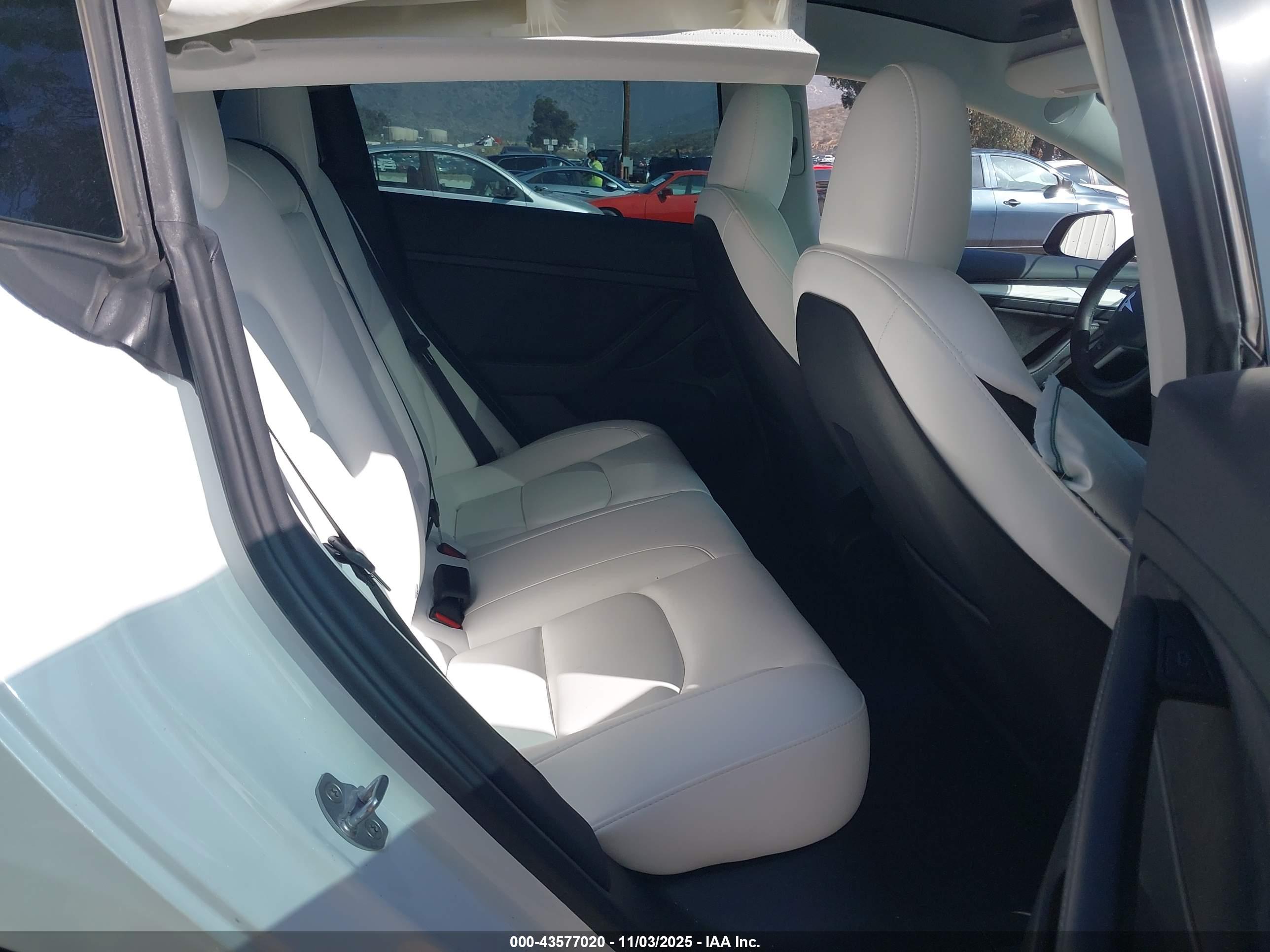 TESLA MODEL image 8