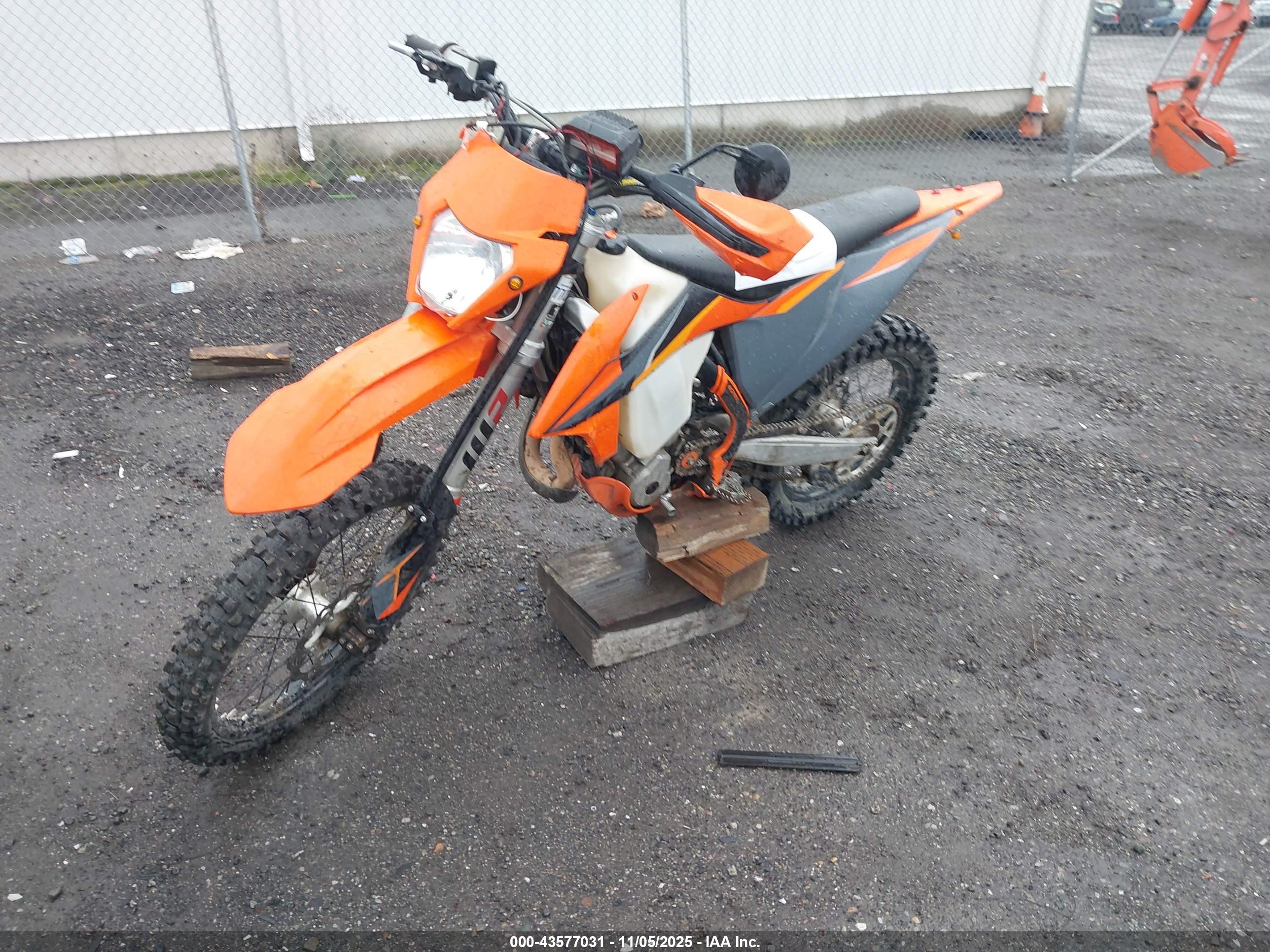 KTM 350 image 2