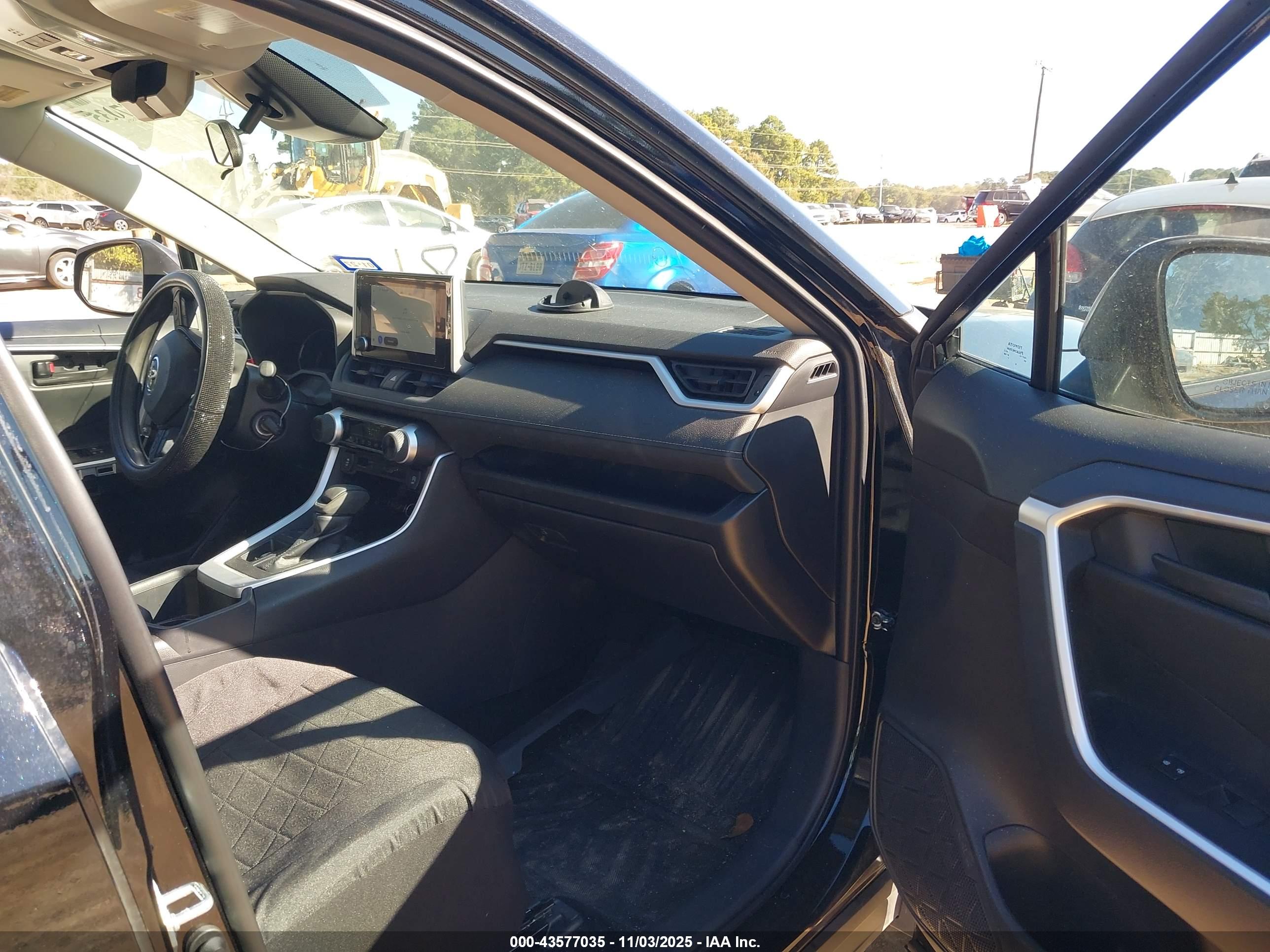 TOYOTA RAV4 image 5