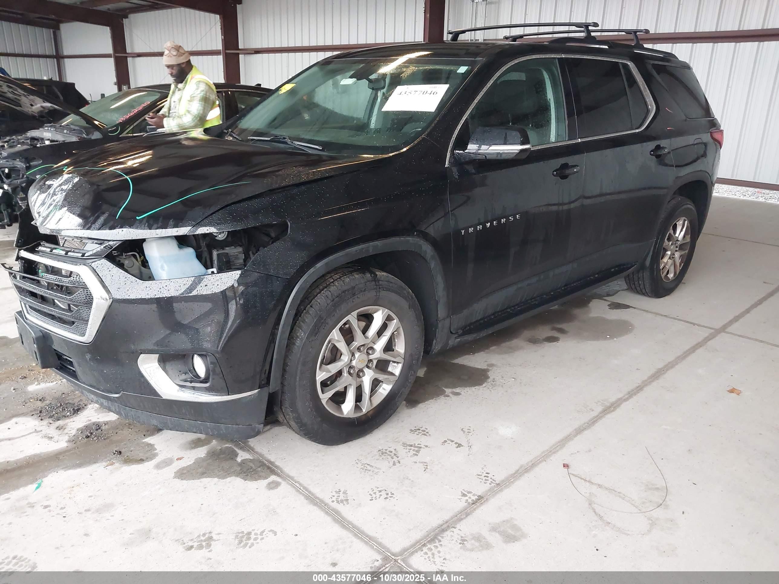 CHEVROLET TRAVERSE image 2