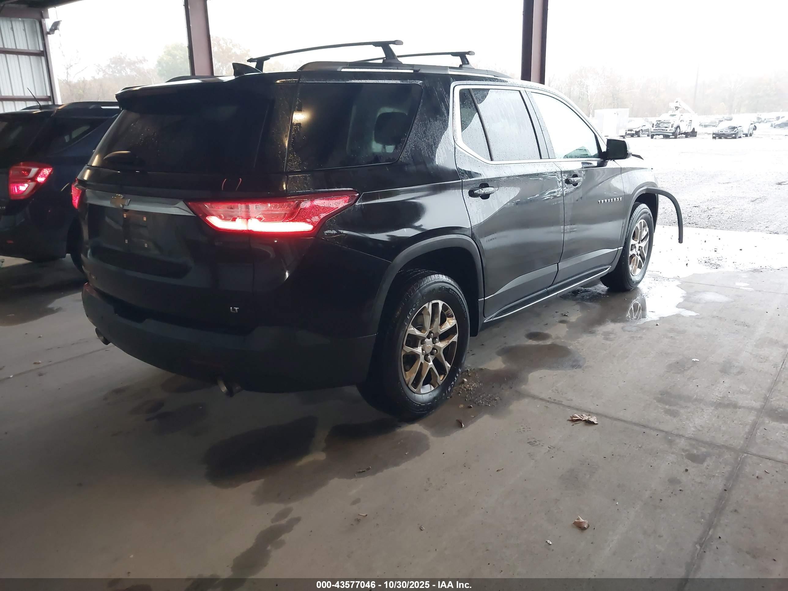 CHEVROLET TRAVERSE image 4