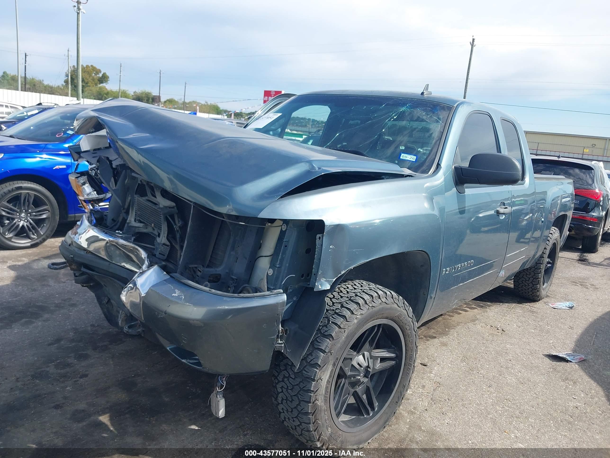 CHEVROLET SILVERADO image 2