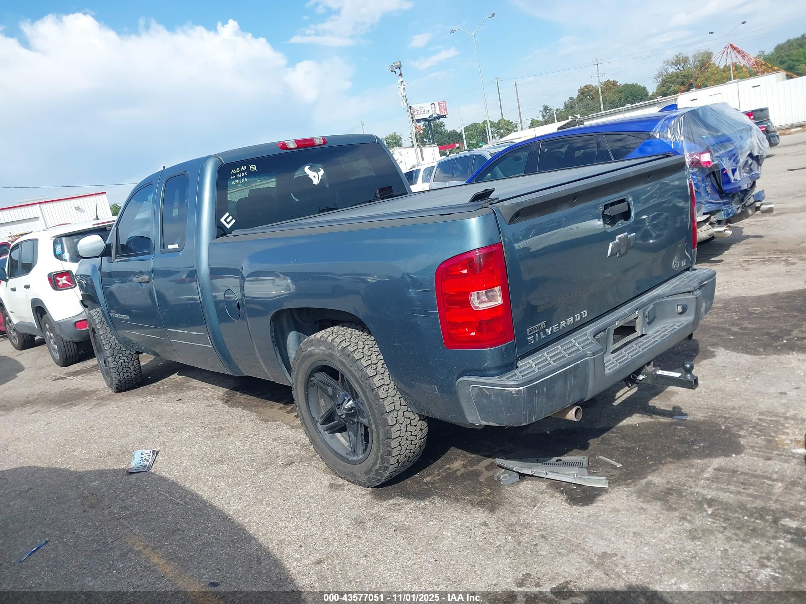 CHEVROLET SILVERADO image 3