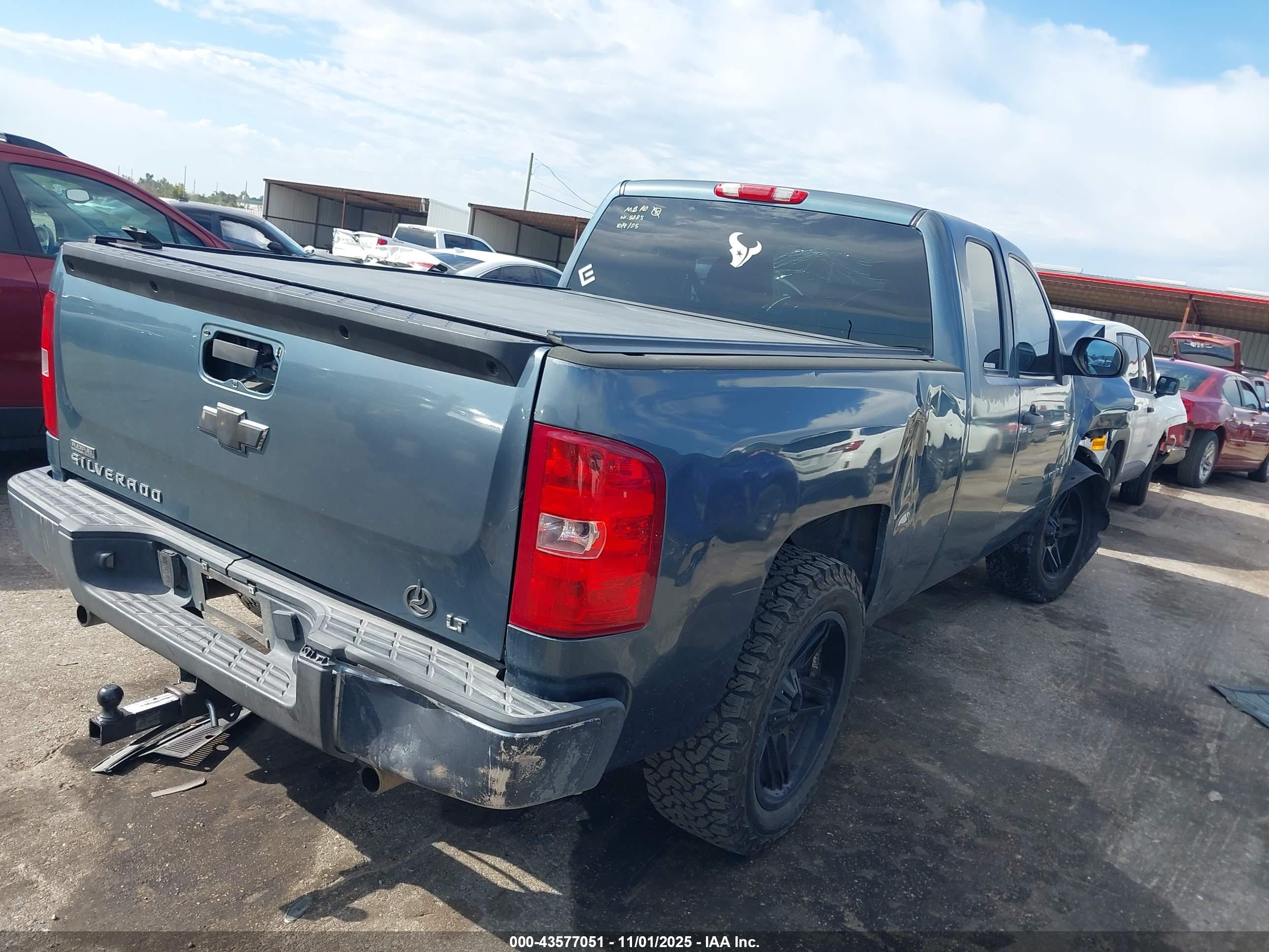 CHEVROLET SILVERADO image 4