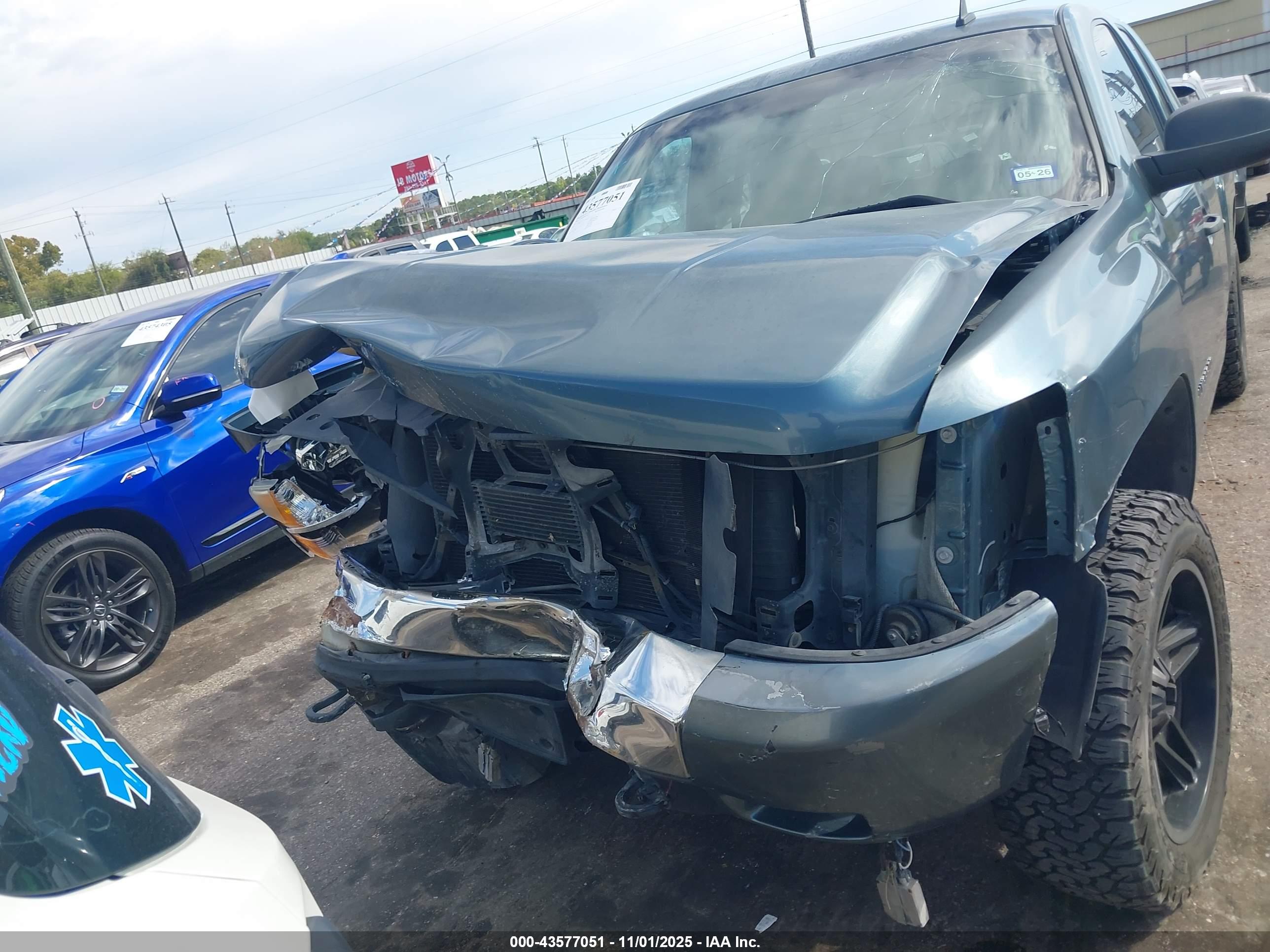 CHEVROLET SILVERADO image 6