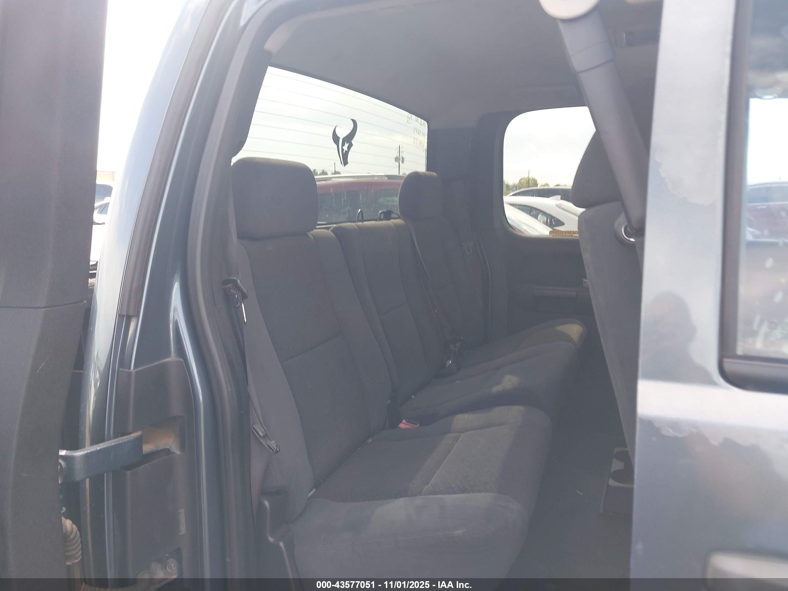 CHEVROLET SILVERADO image 8
